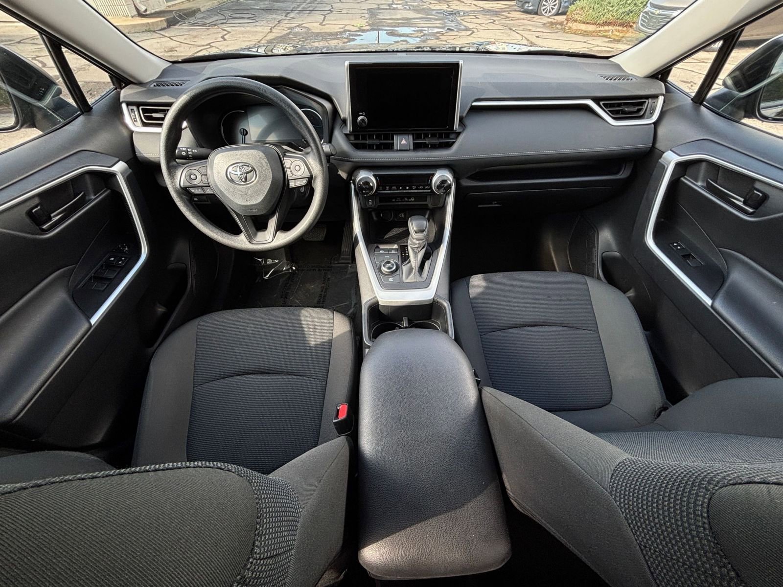 Thumbnail: 2025 Toyota RAV4 - 32