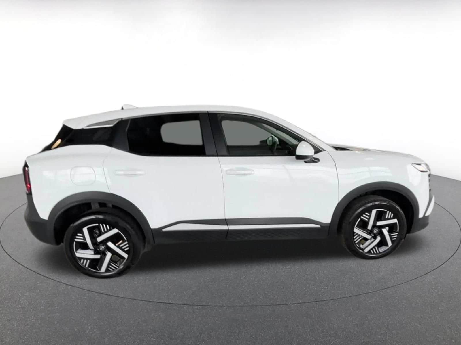 Thumbnail: 2025 Nissan Kicks - 16