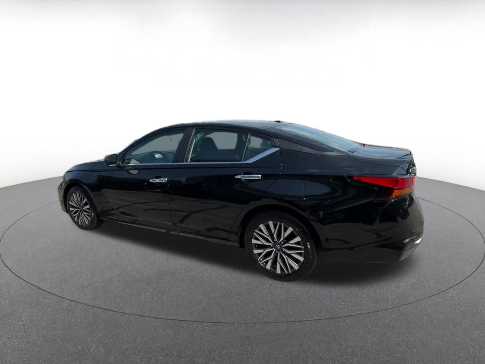 Thumbnail: 2025 Nissan Altima - 10