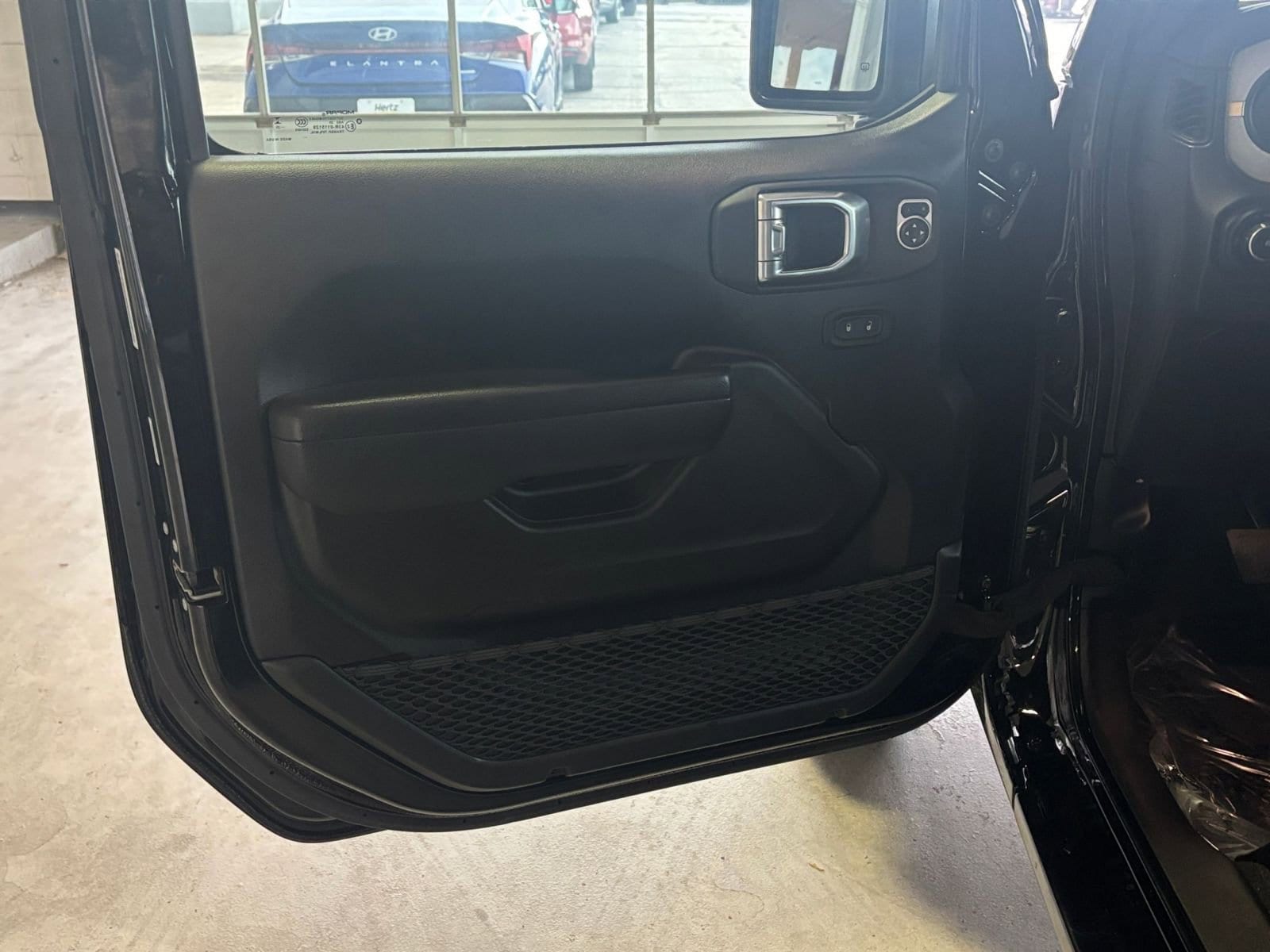 Thumbnail: 2025 Jeep Wrangler - 21