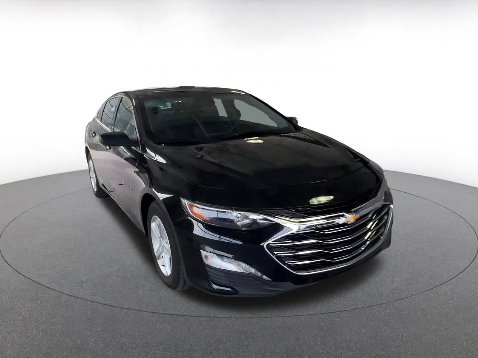 Thumbnail: 2024 Chevrolet Malibu - 3