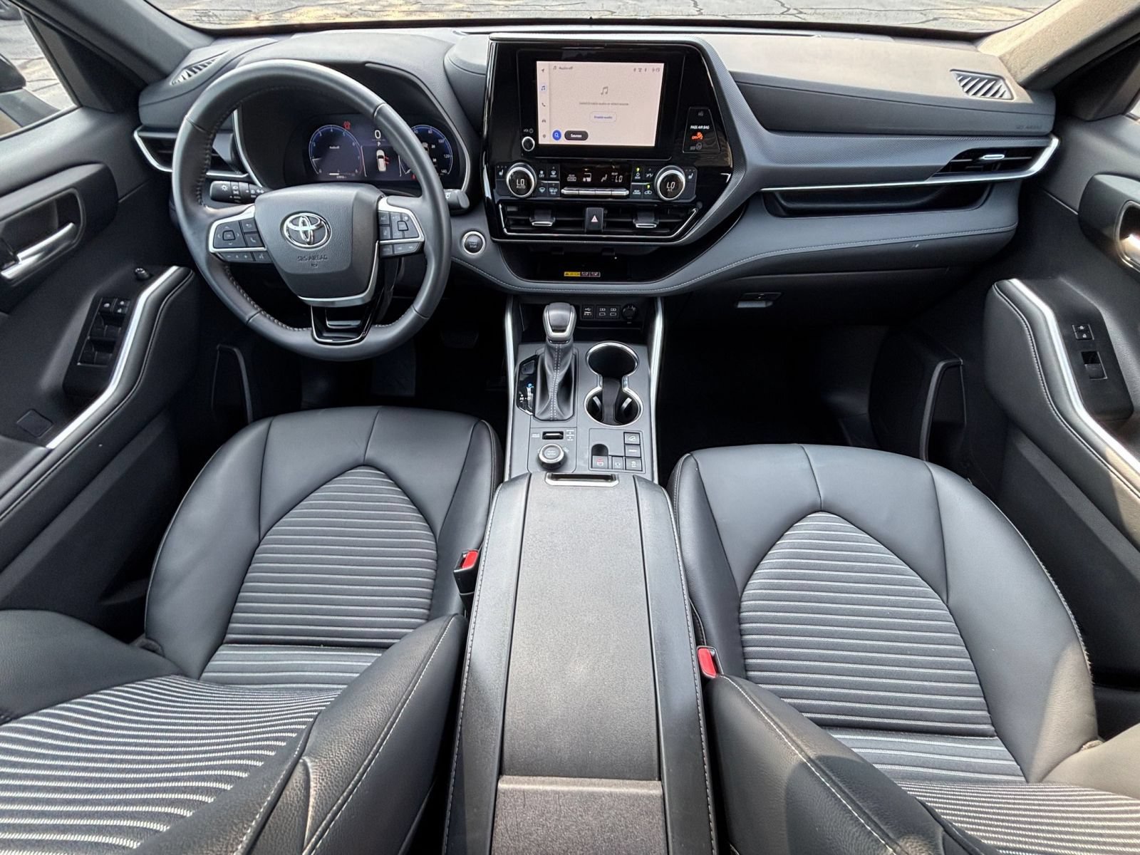 Thumbnail: 2025 Toyota Highlander - 35