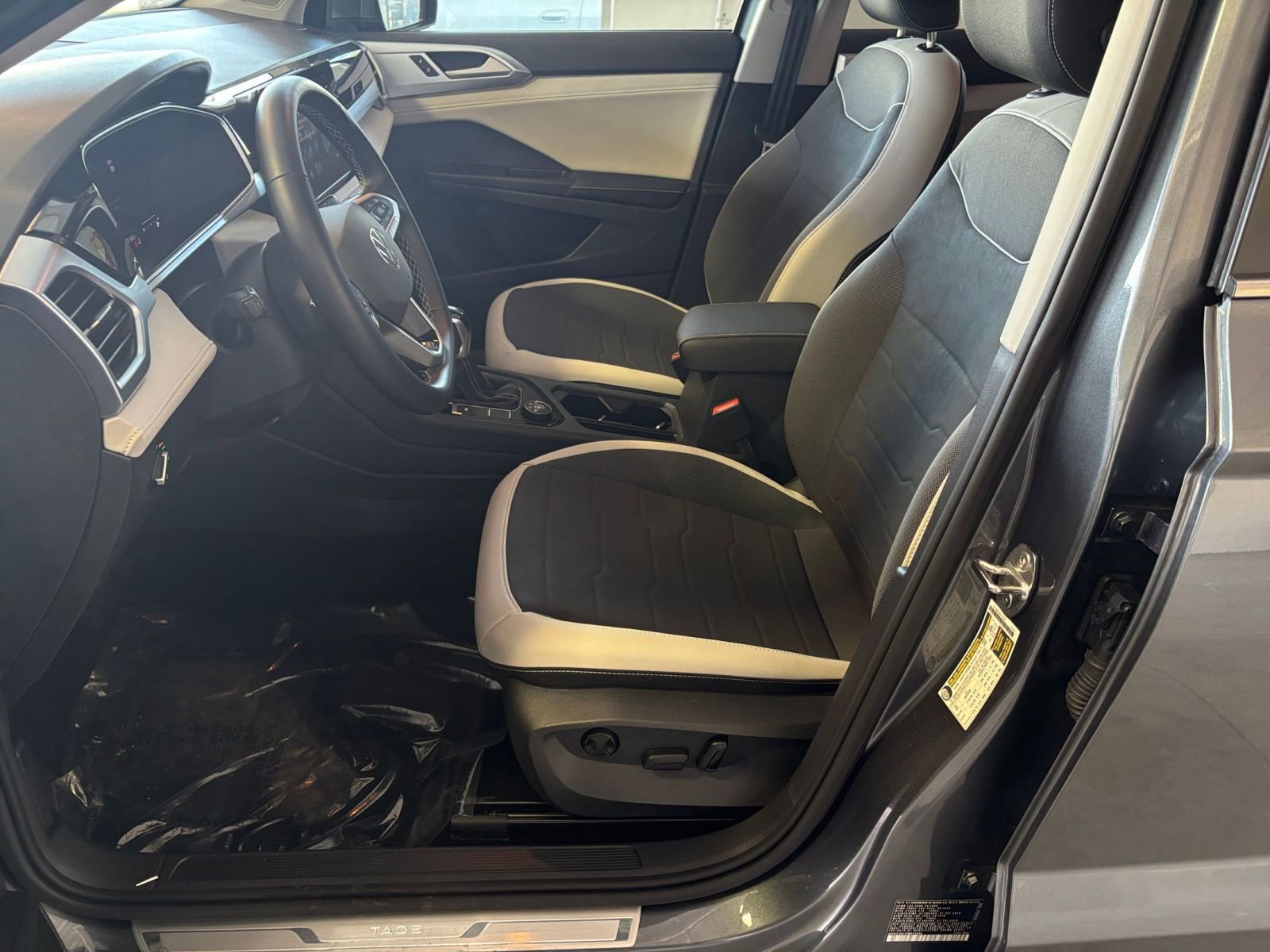 Thumbnail: 2025 Volkswagen Taos - 32