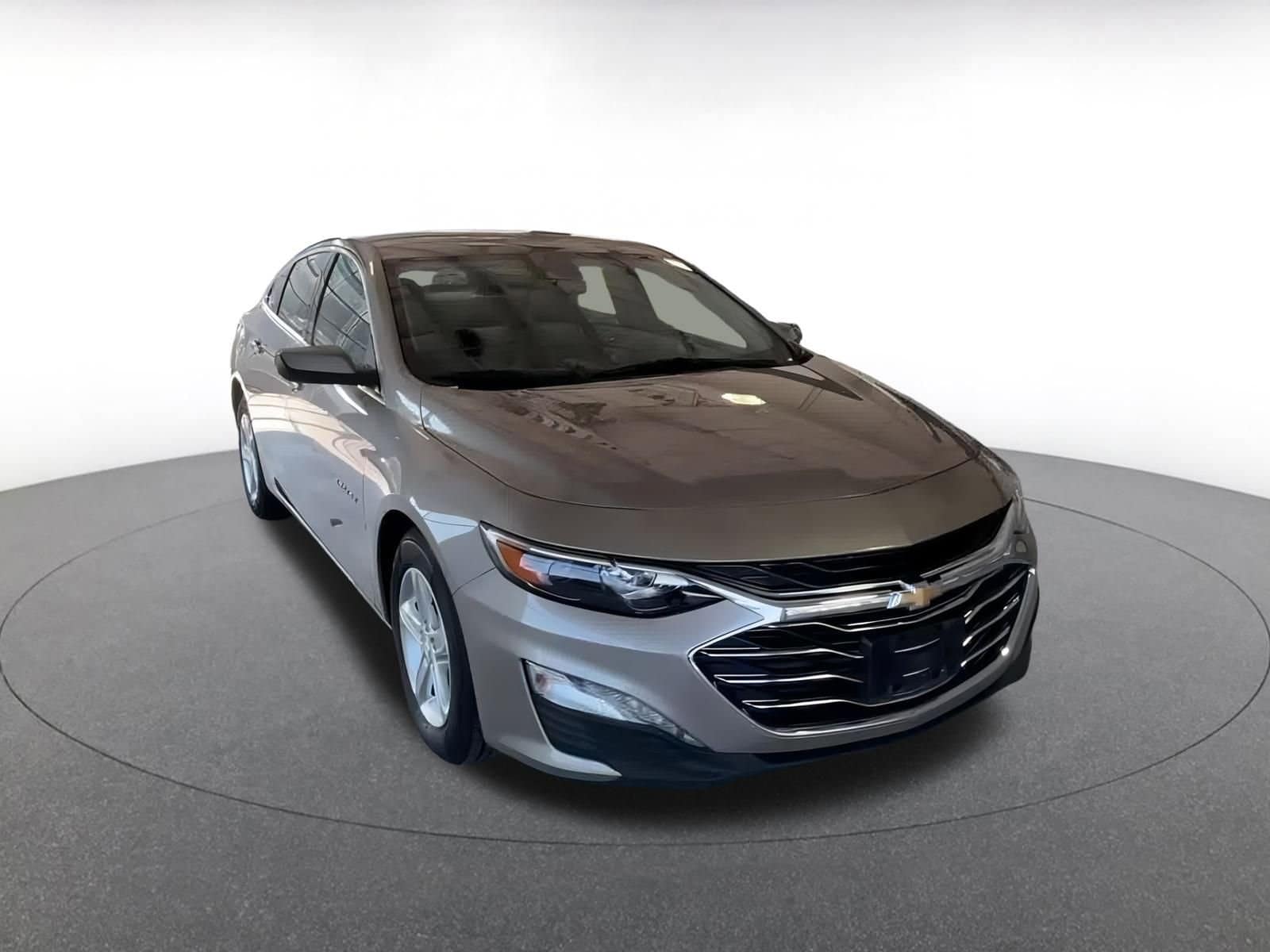 Thumbnail: 2024 Chevrolet Malibu - 3