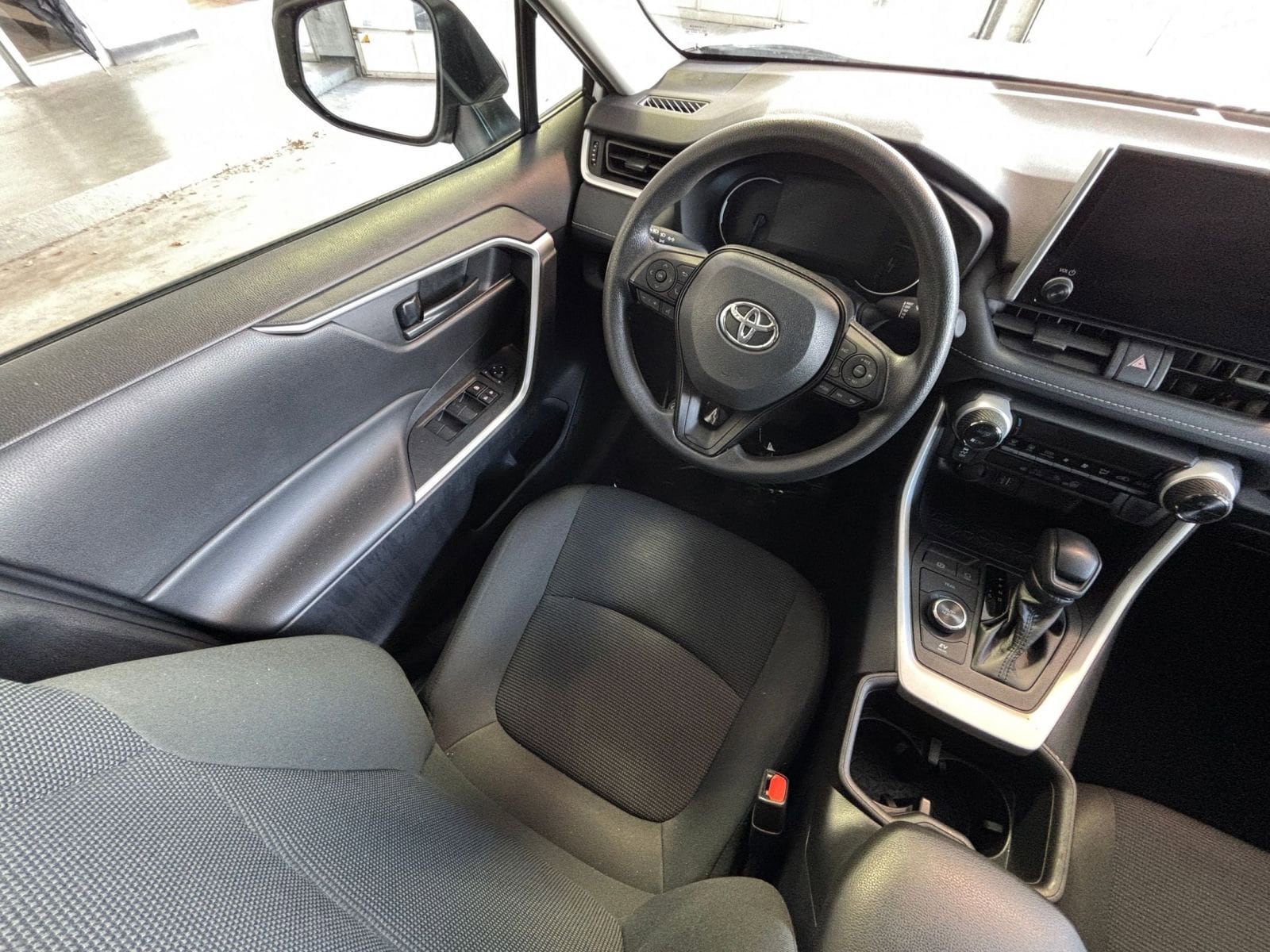 Thumbnail: 2025 Toyota RAV4 - 33