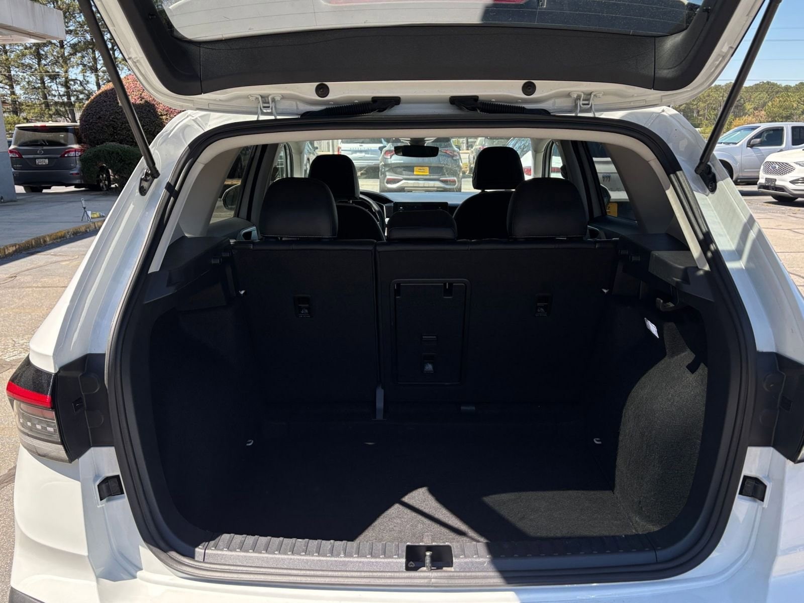 Thumbnail: 2025 Volkswagen Taos - 32