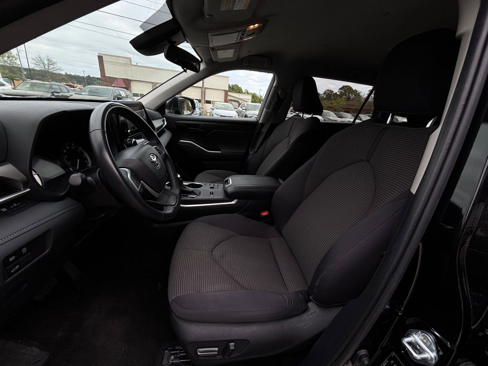 Thumbnail: 2025 Toyota Highlander - 33