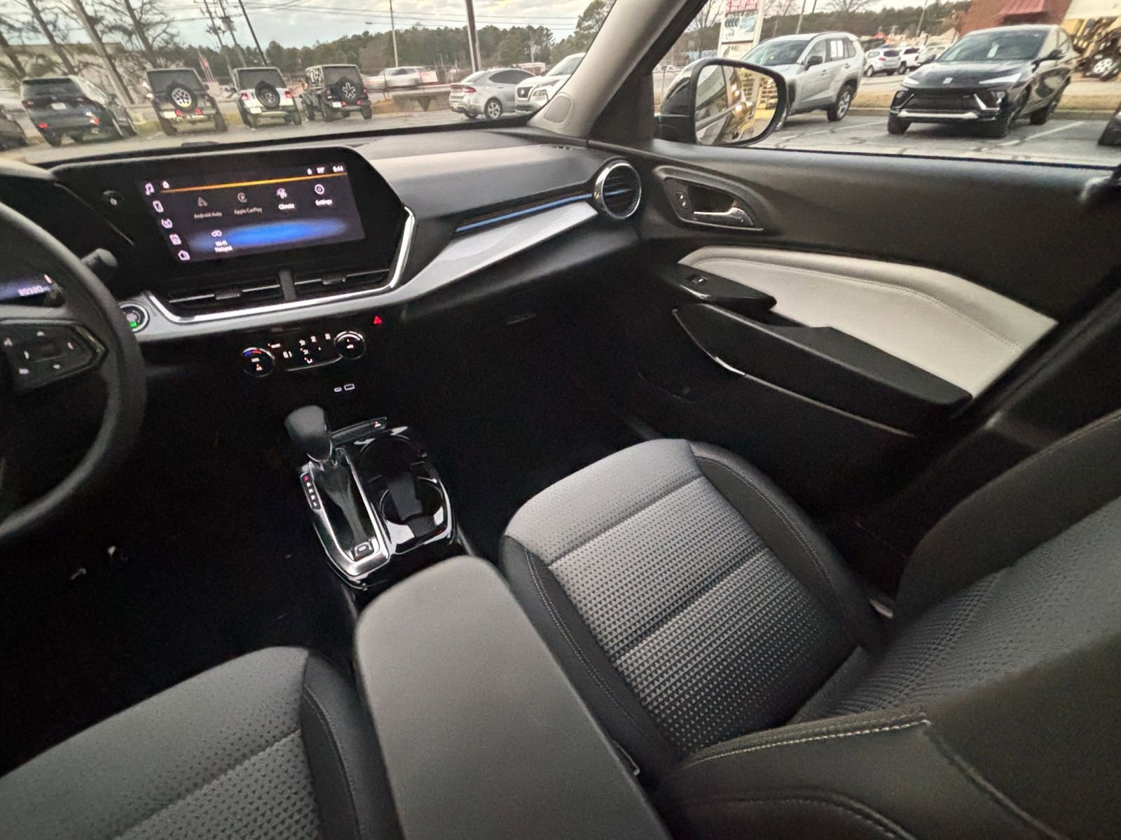 Thumbnail: 2025 Chevrolet Trax - 34