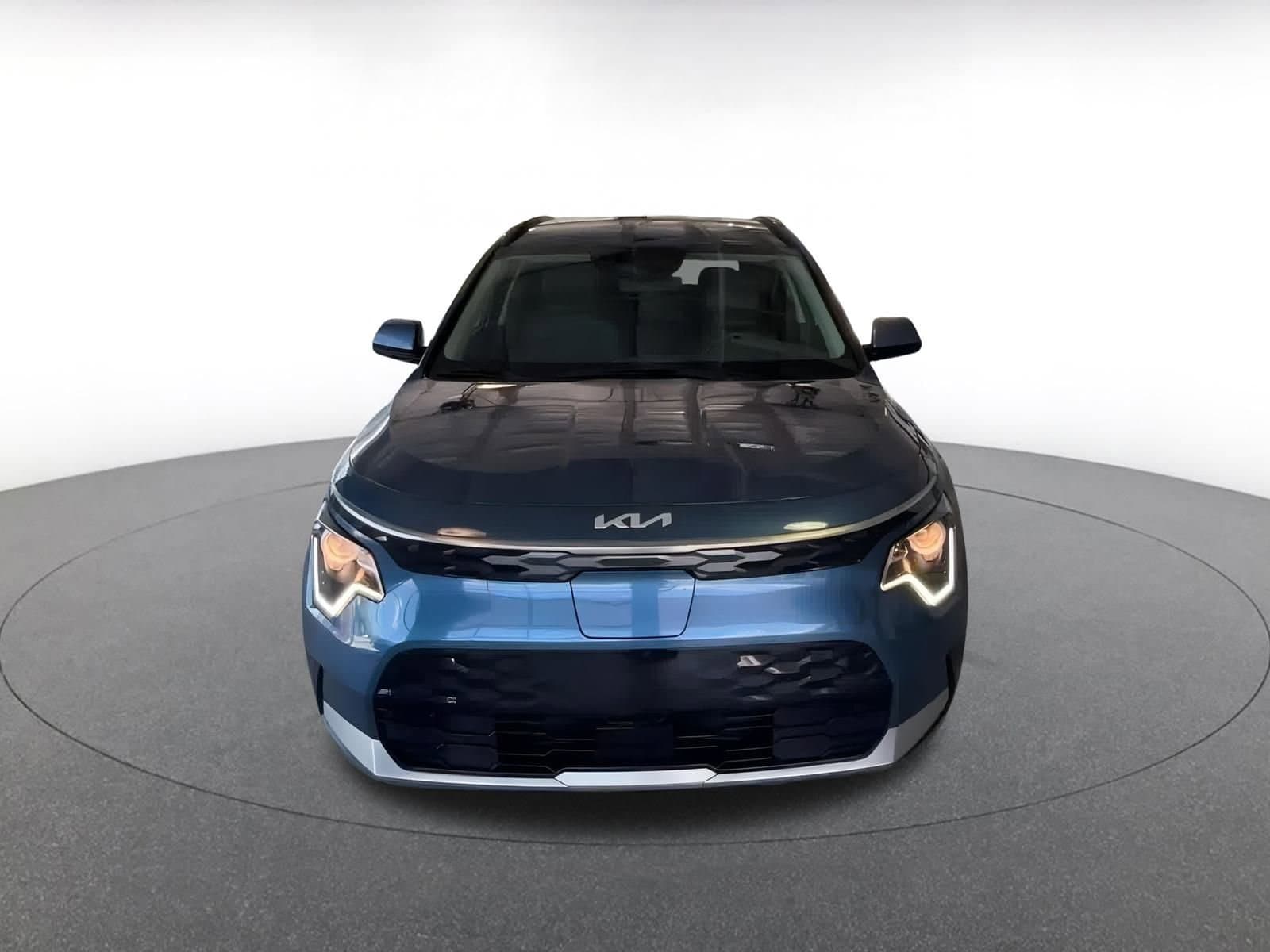 Thumbnail: 2023 Kia Niro - 5