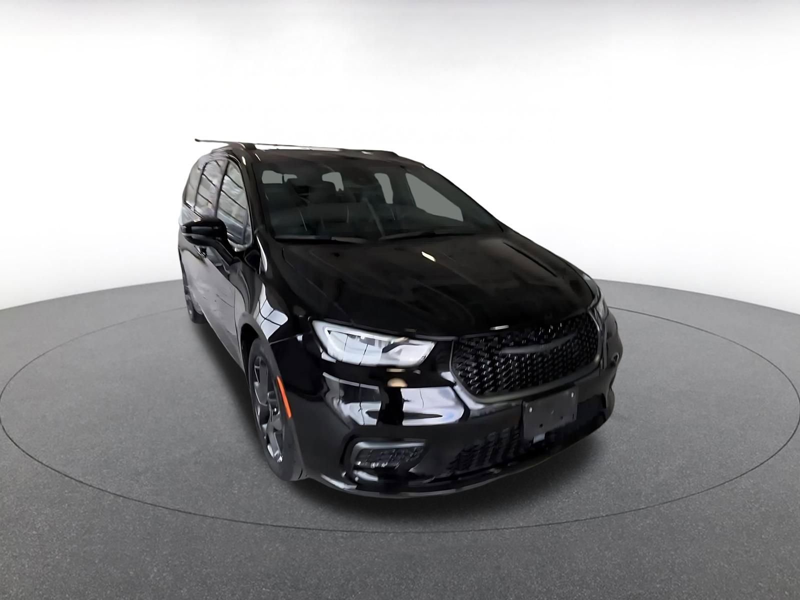 Thumbnail: 2025 Chrysler Pacifica - 3