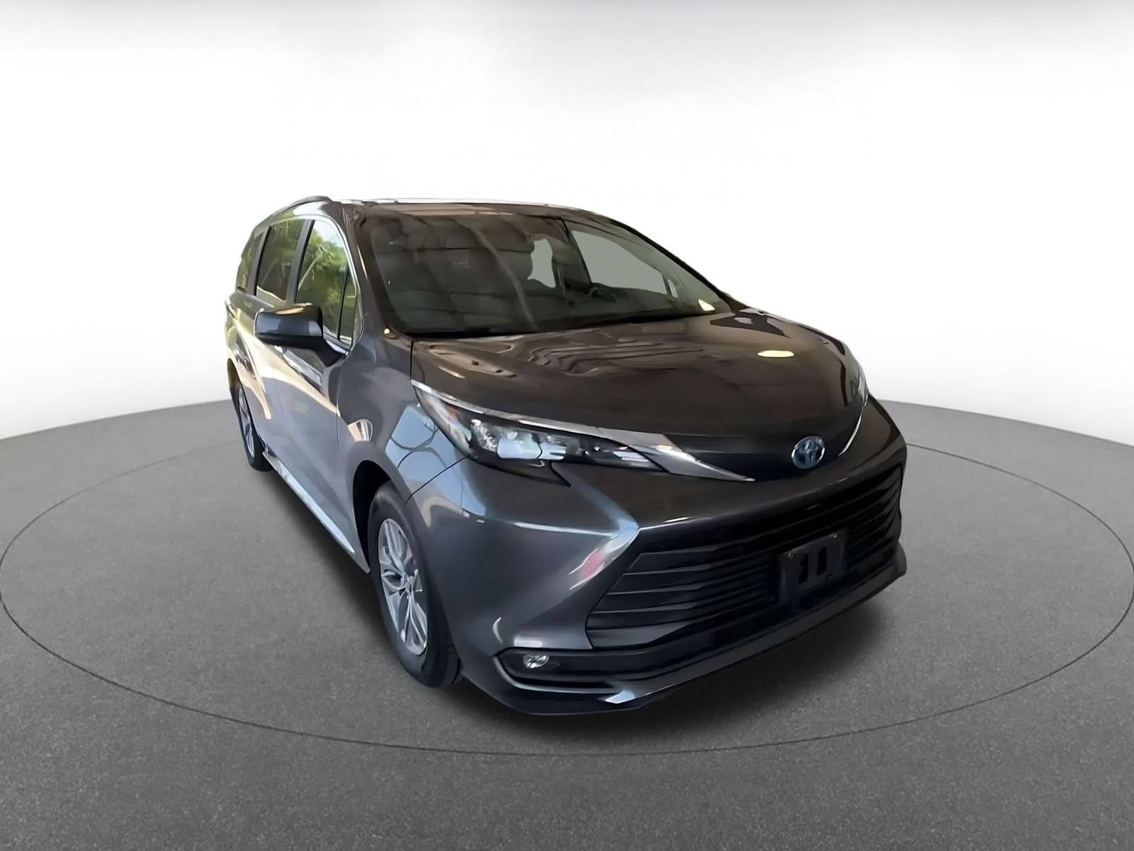 Thumbnail: 2025 Toyota Sienna - 3