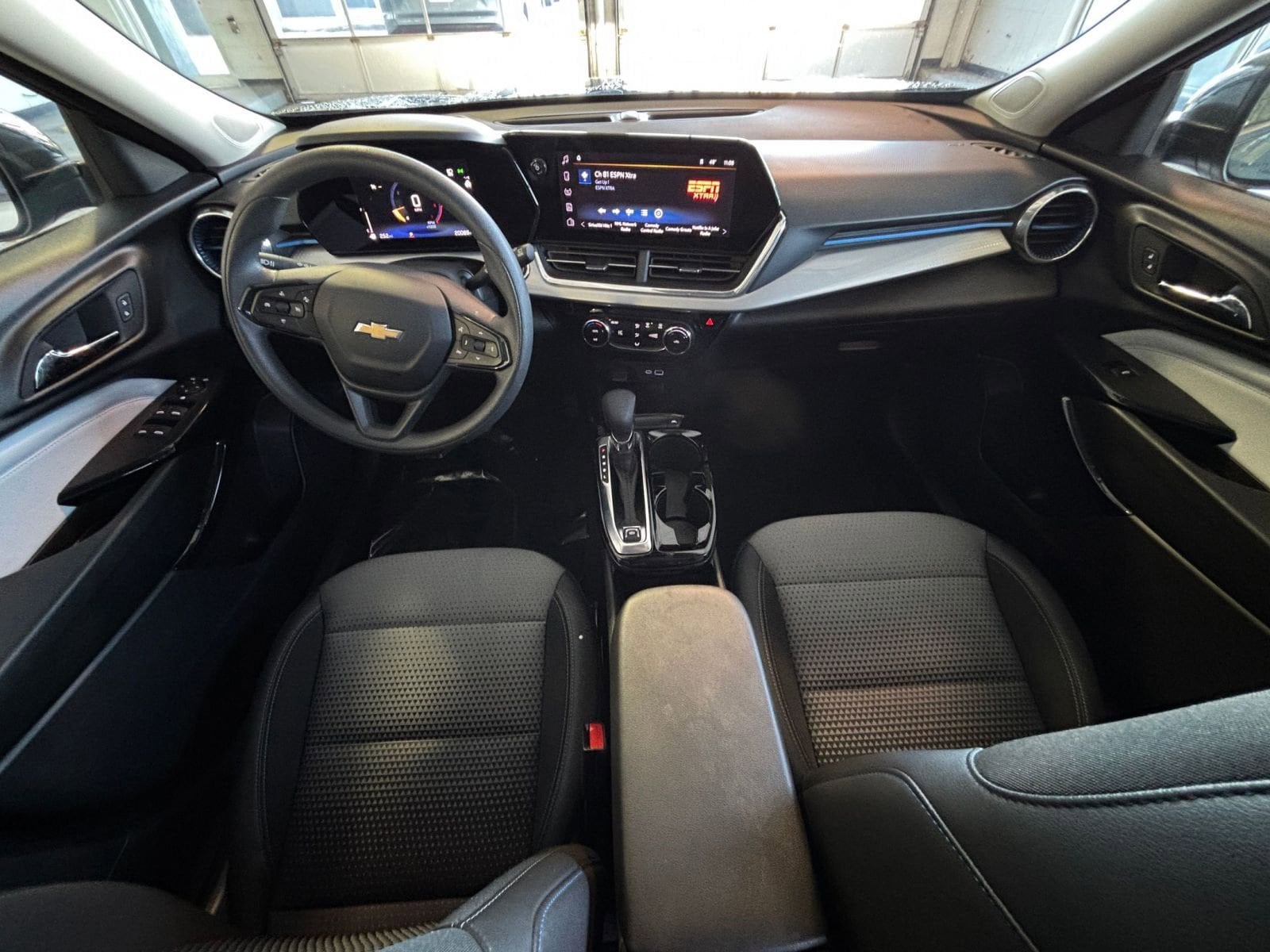 Thumbnail: 2025 Chevrolet Trax - 32