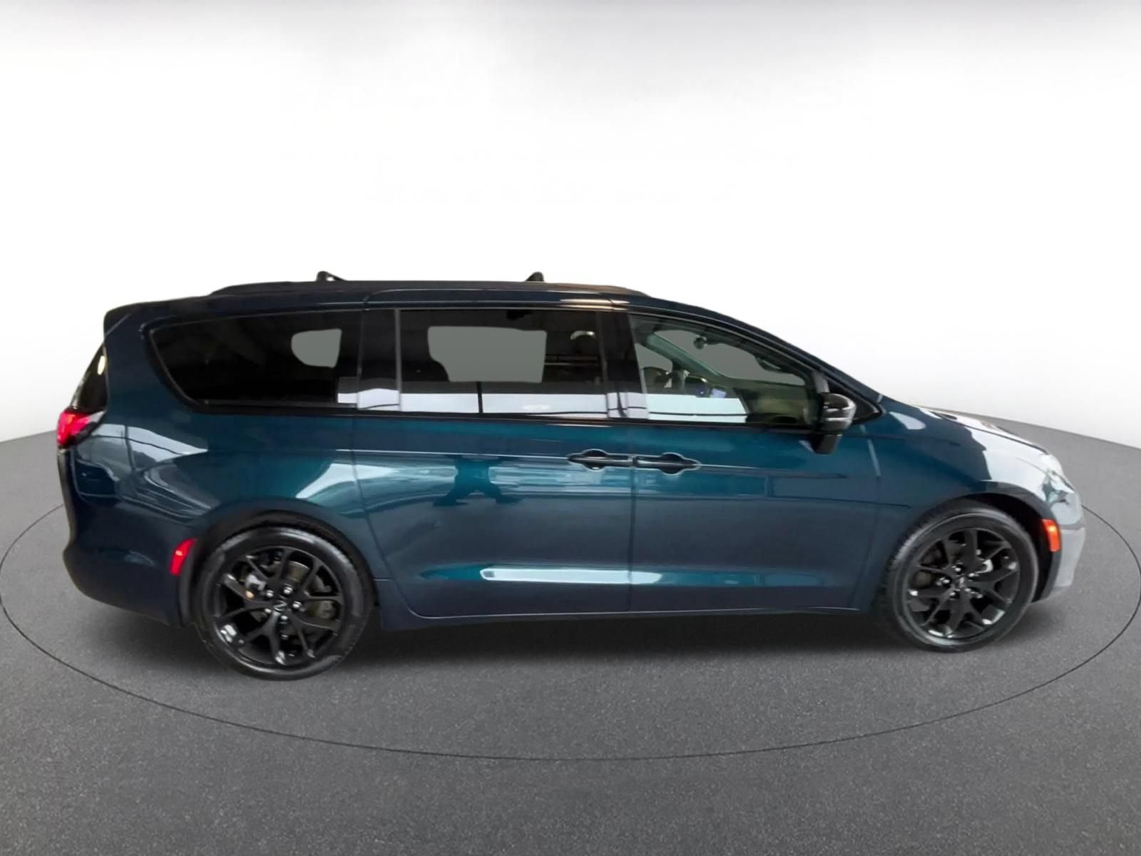 Thumbnail: 2025 Chrysler Pacifica - 15