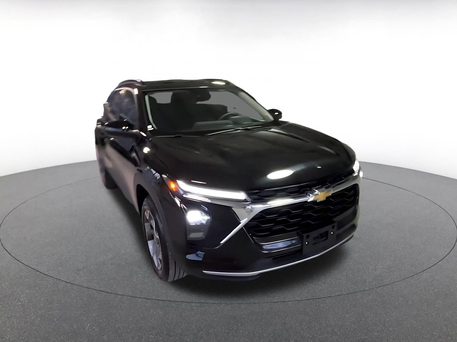 Thumbnail: 2025 Chevrolet Trax - 3