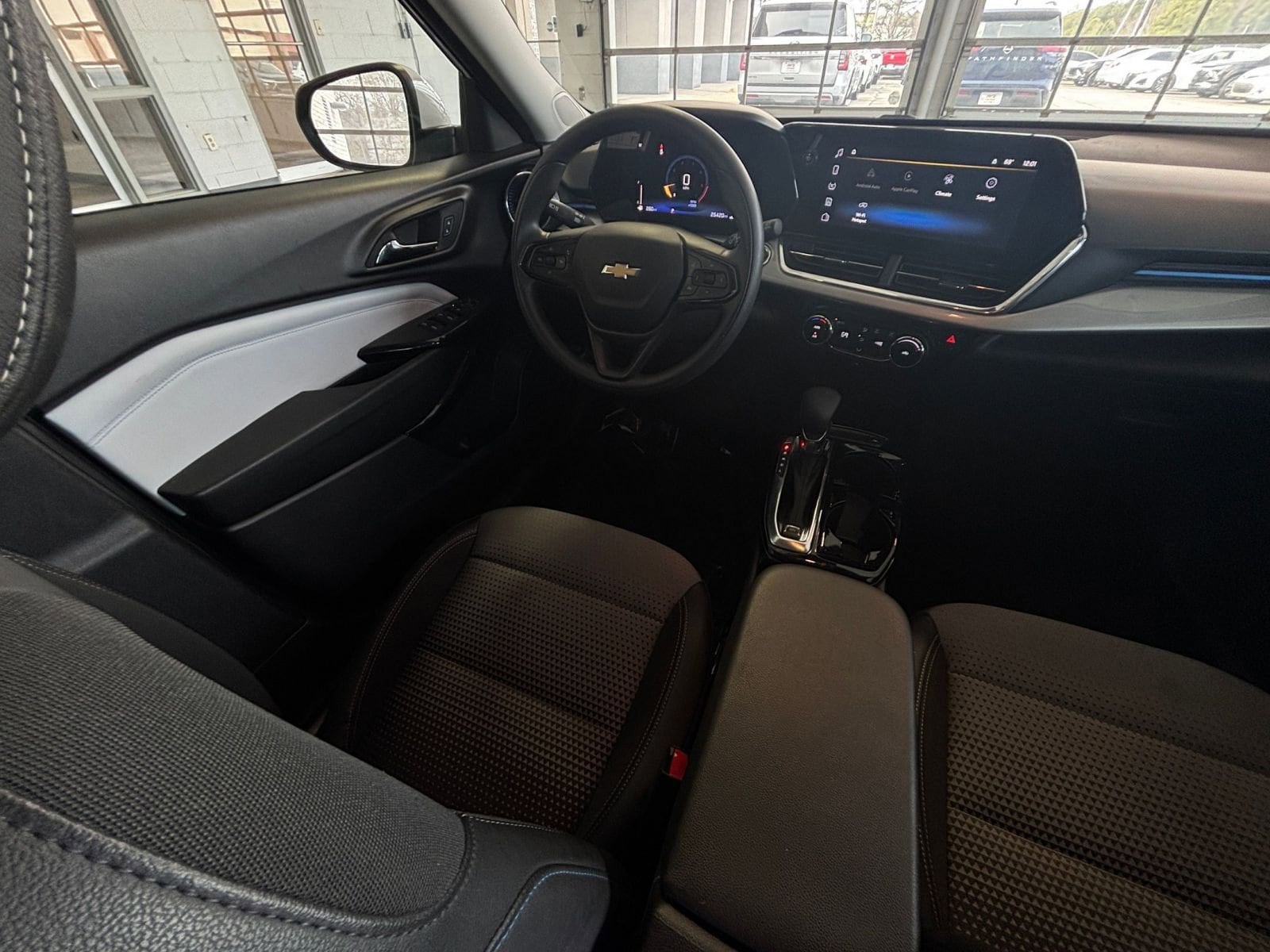 Thumbnail: 2025 Chevrolet Trax - 34