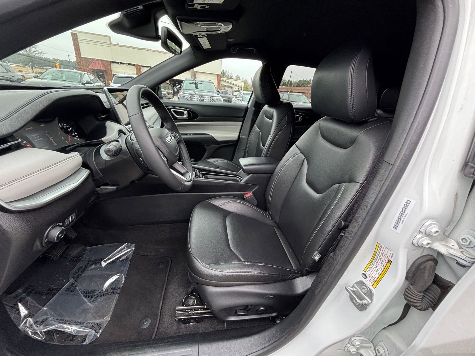 Thumbnail: 2025 Jeep Compass - 32