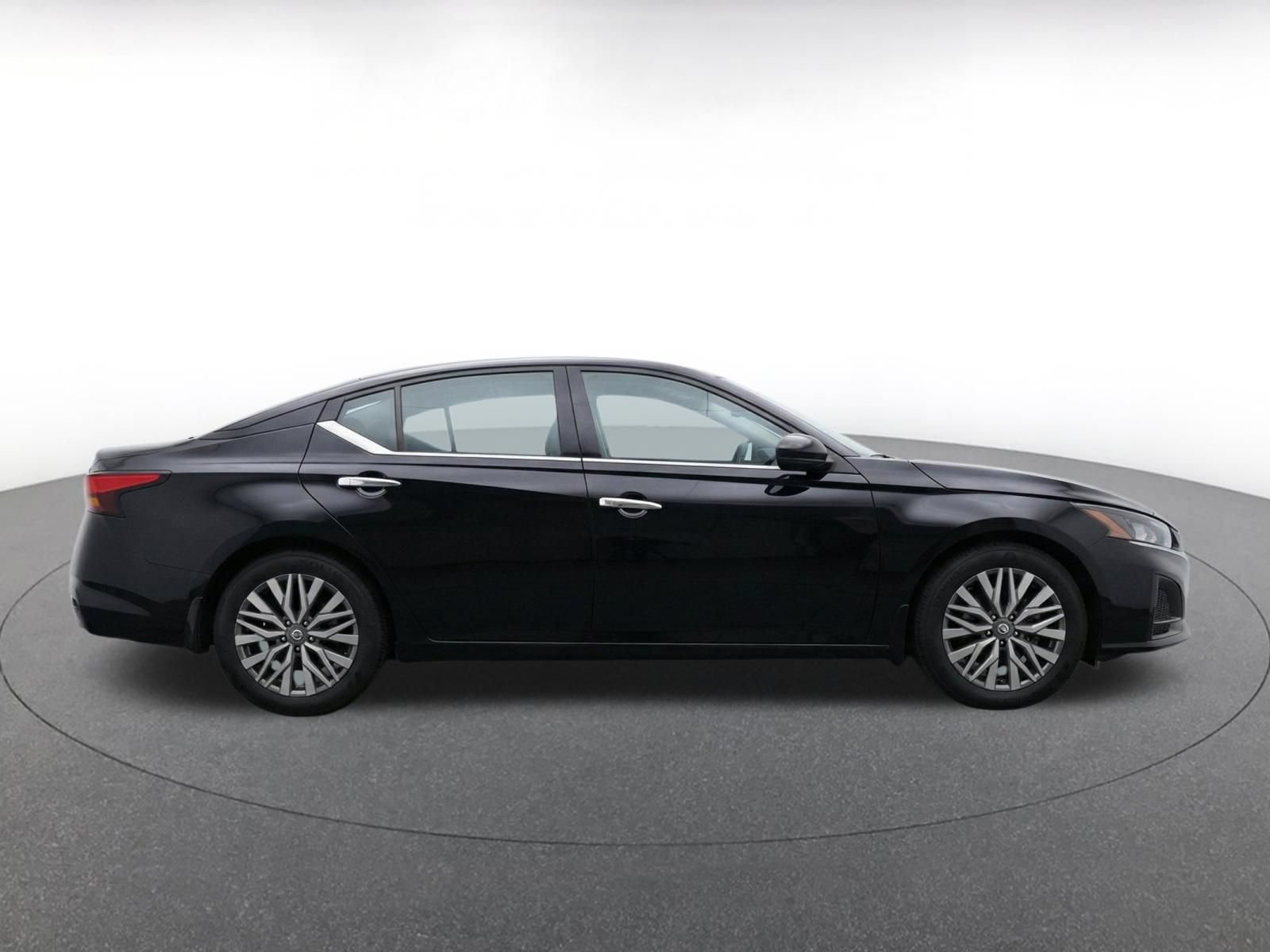 Thumbnail: 2025 Nissan Altima - 10