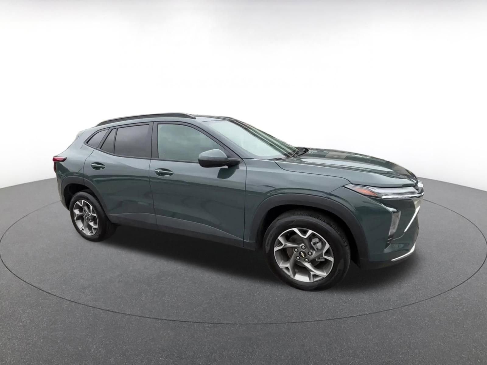 Thumbnail: 2025 Chevrolet Trax - 2