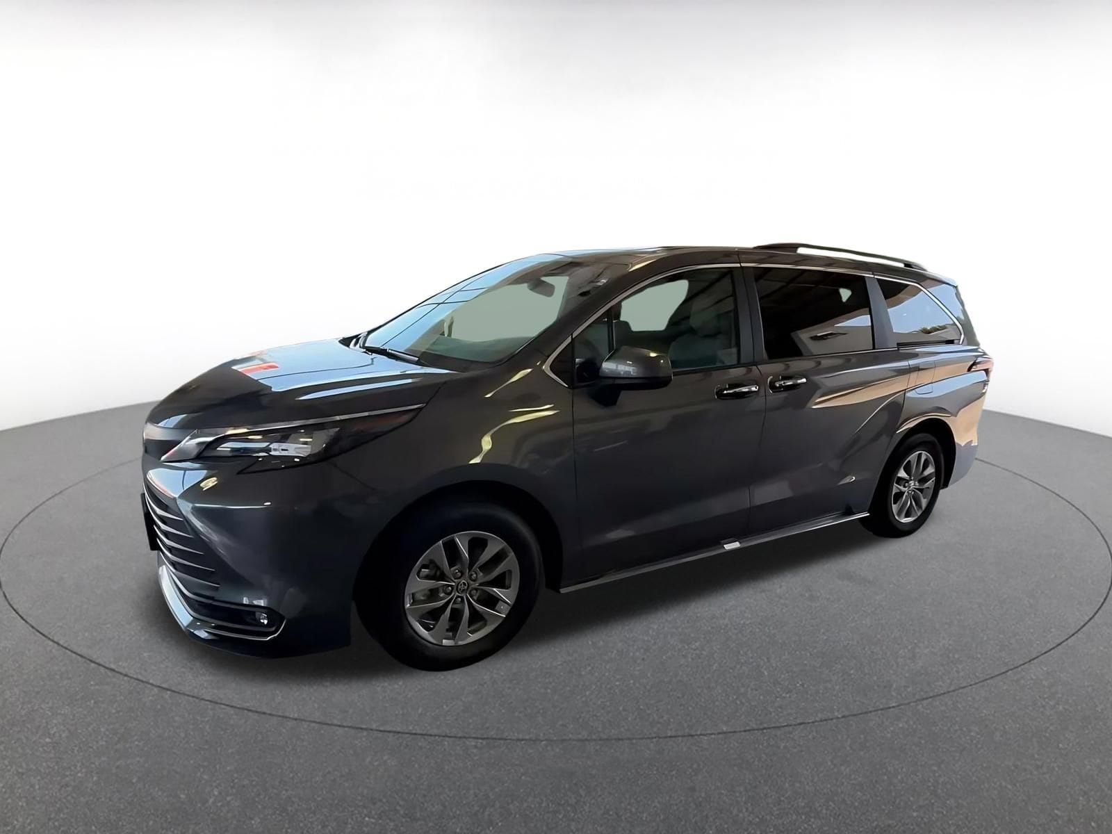 Thumbnail: 2025 Toyota Sienna - 5