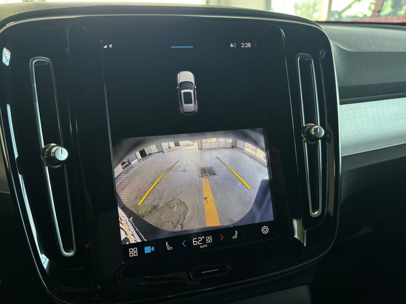 Thumbnail: 2024 Volvo XC40 - 17