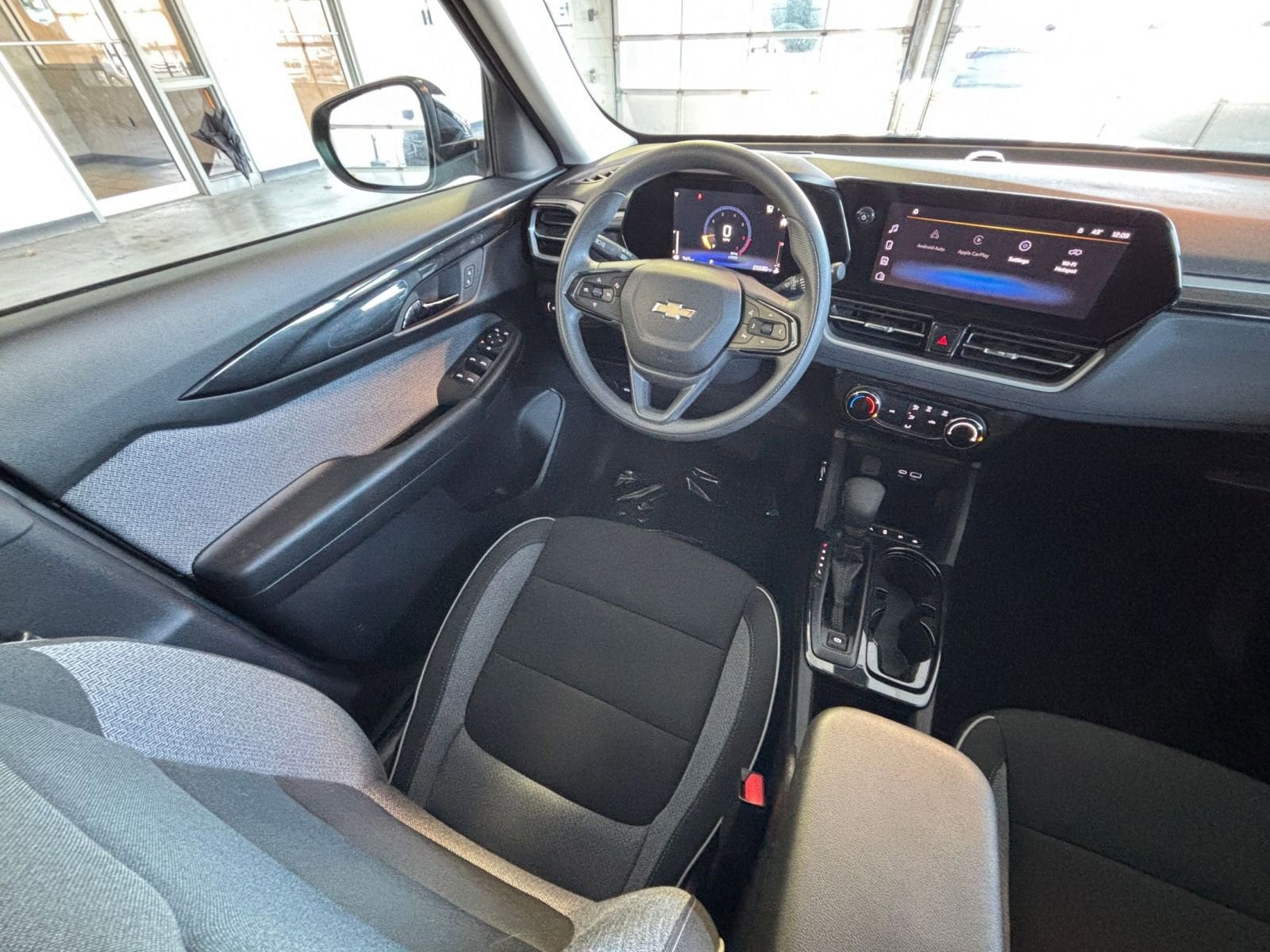 Thumbnail: 2025 Chevrolet TrailBlazer - 32