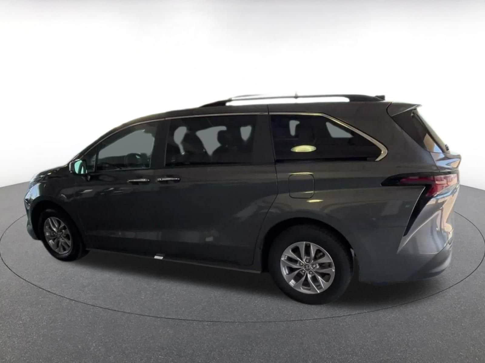 Thumbnail: 2025 Toyota Sienna - 7