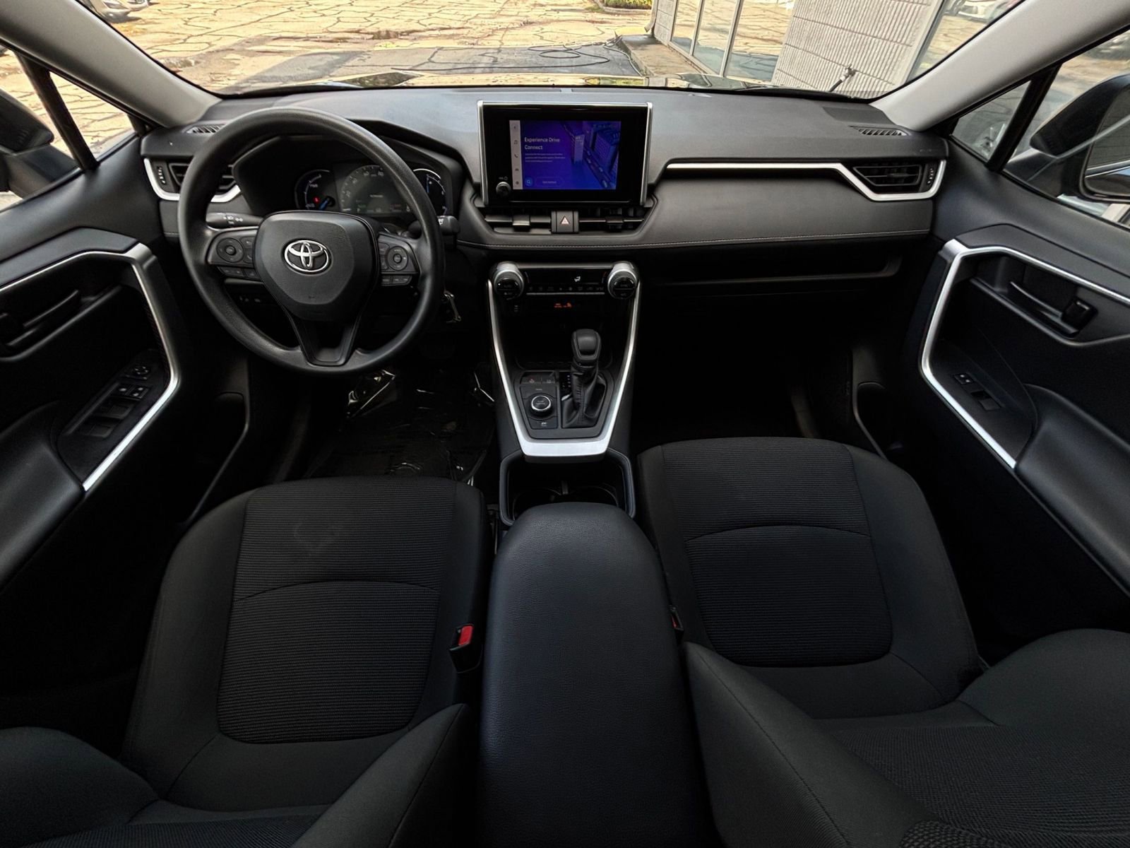 Thumbnail: 2025 Toyota RAV4 - 32