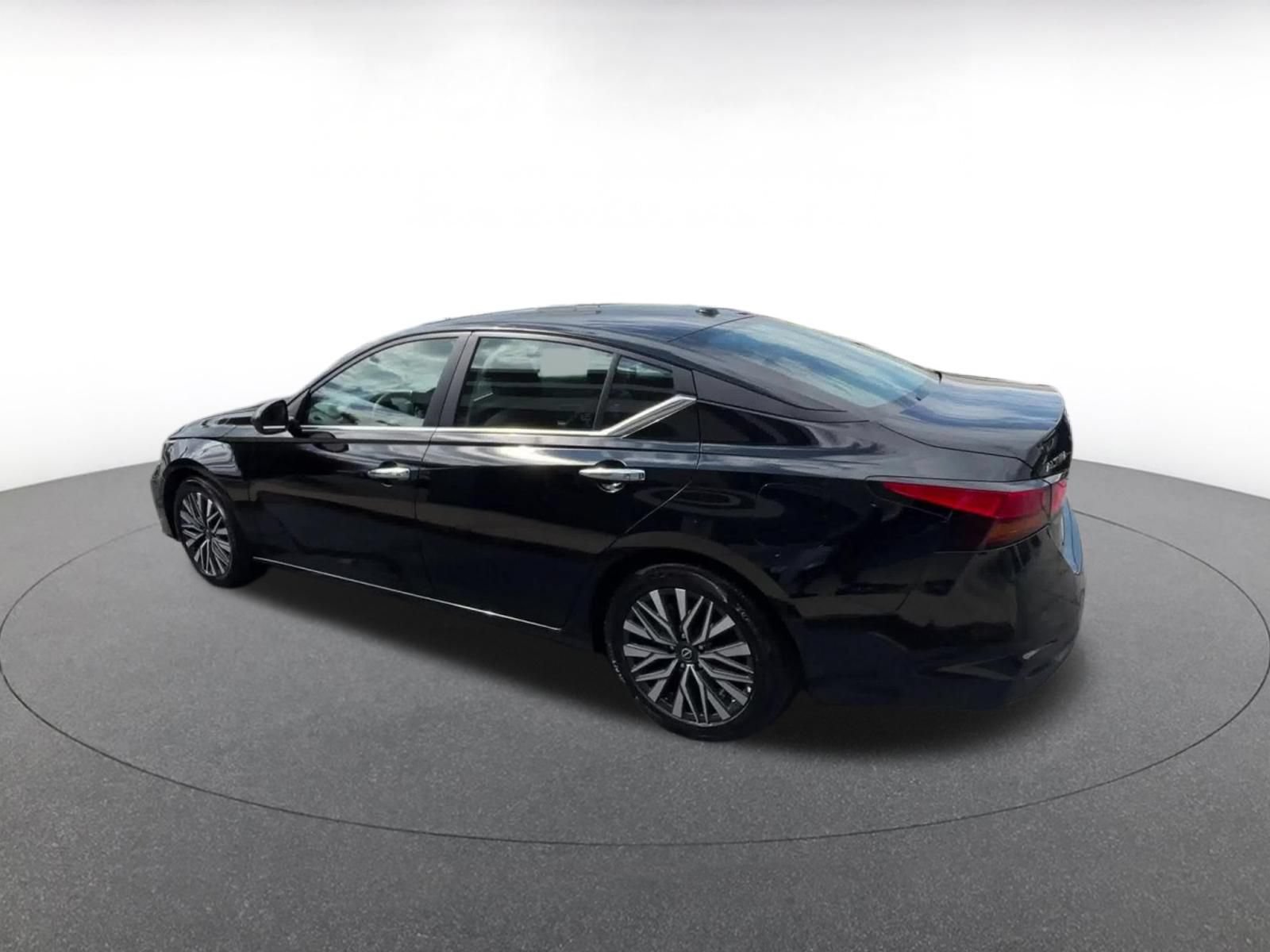 Thumbnail: 2025 Nissan Altima - 10