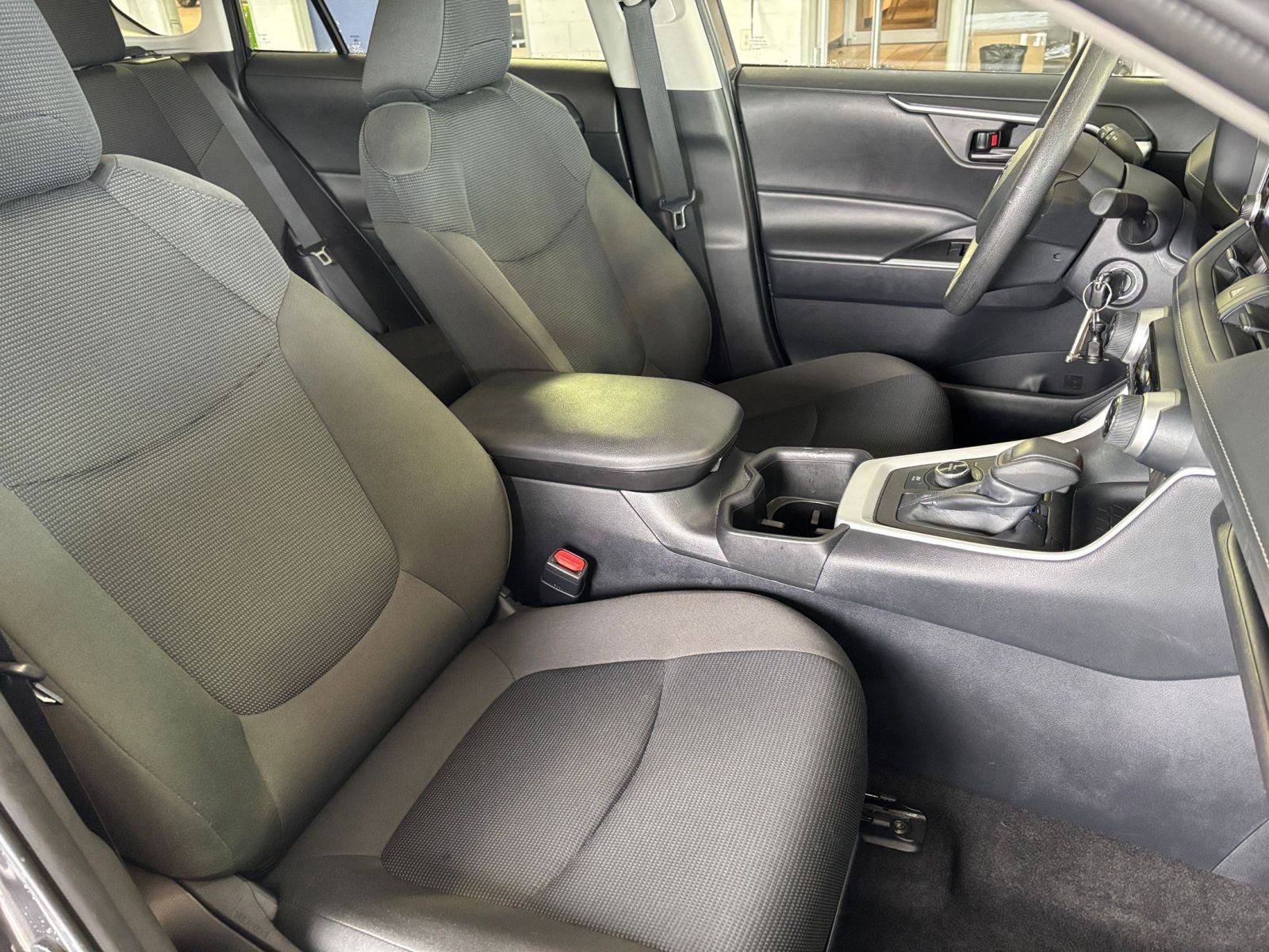 Thumbnail: 2025 Toyota RAV4 - 34