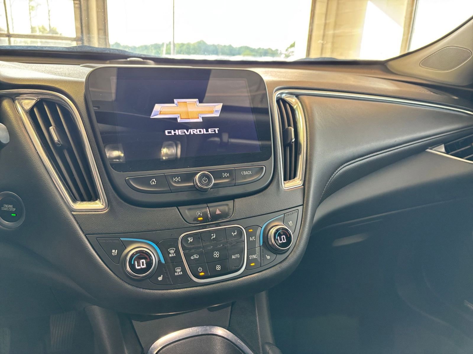 Thumbnail: 2024 Chevrolet Malibu - 21