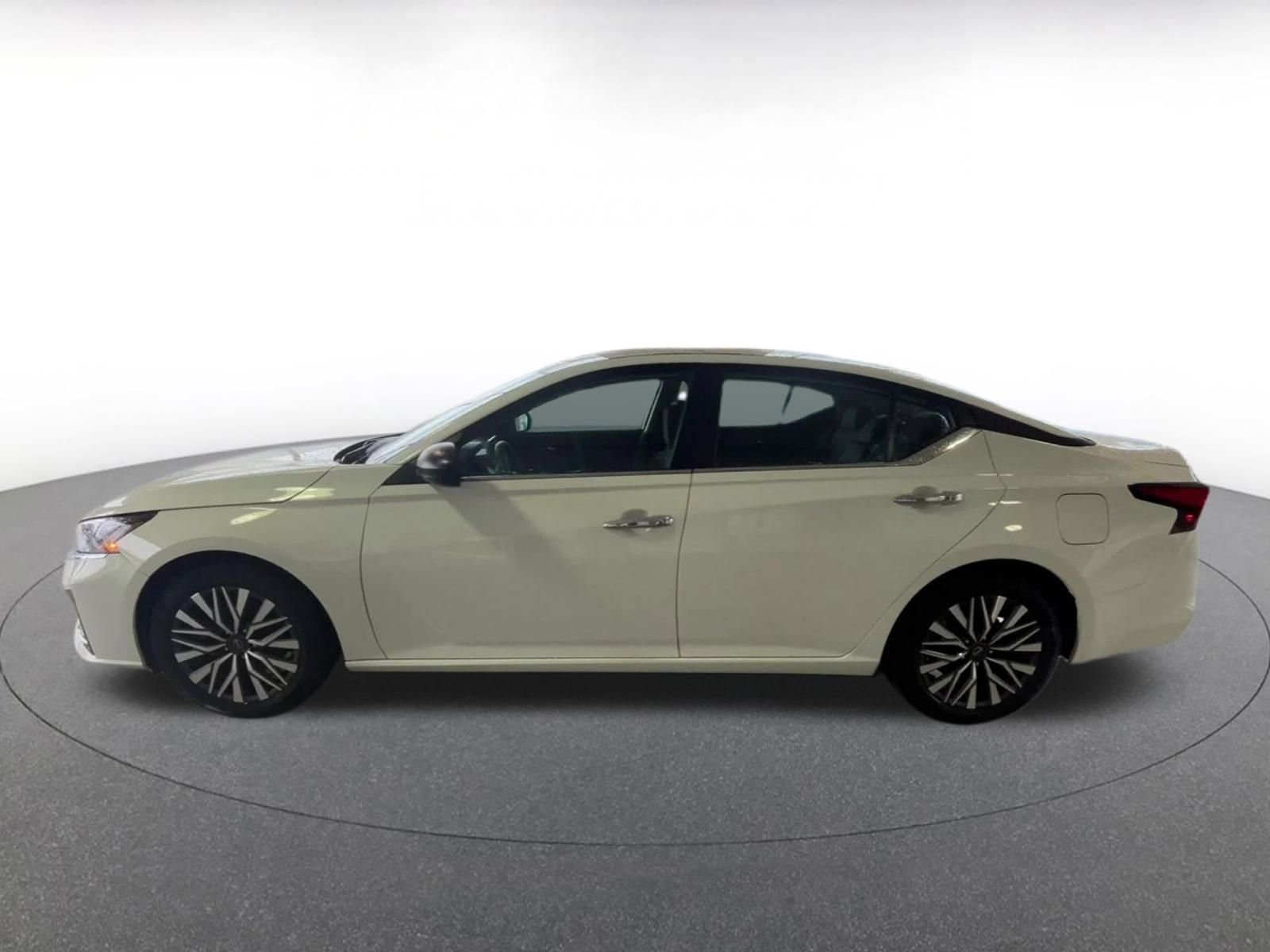 Thumbnail: 2025 Nissan Altima - 12
