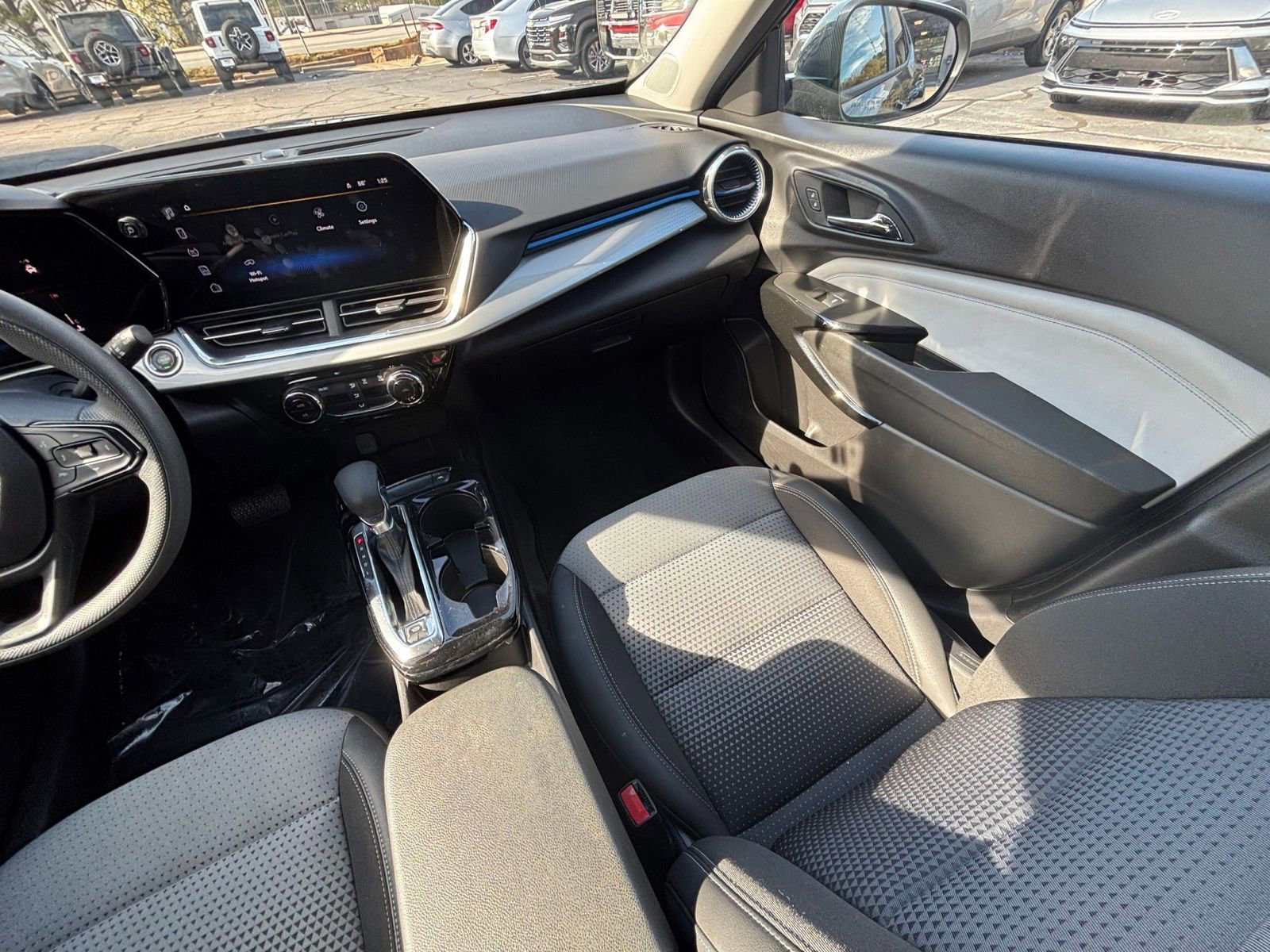 Thumbnail: 2025 Chevrolet Trax - 34