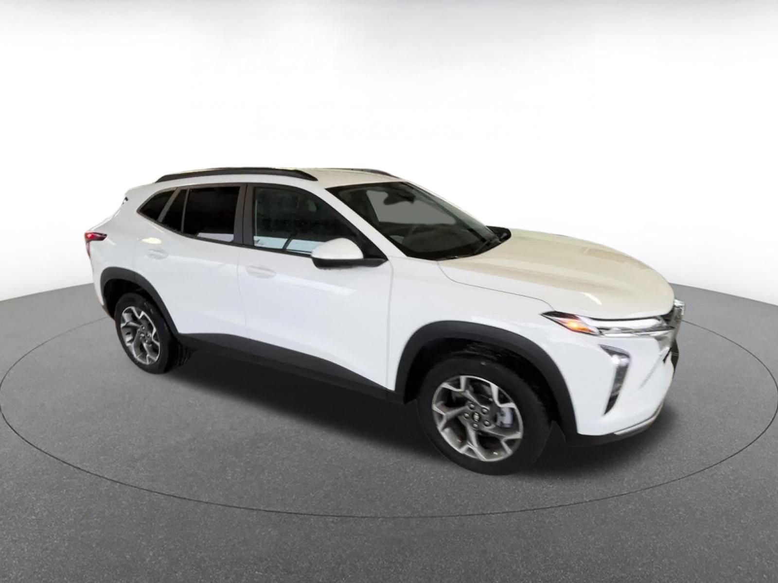 Thumbnail: 2025 Chevrolet Trax - 2