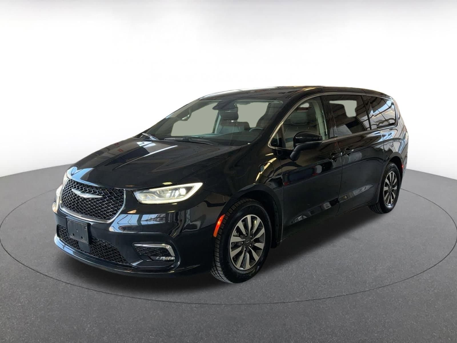 Thumbnail: 2023 Chrysler Pacifica - 7