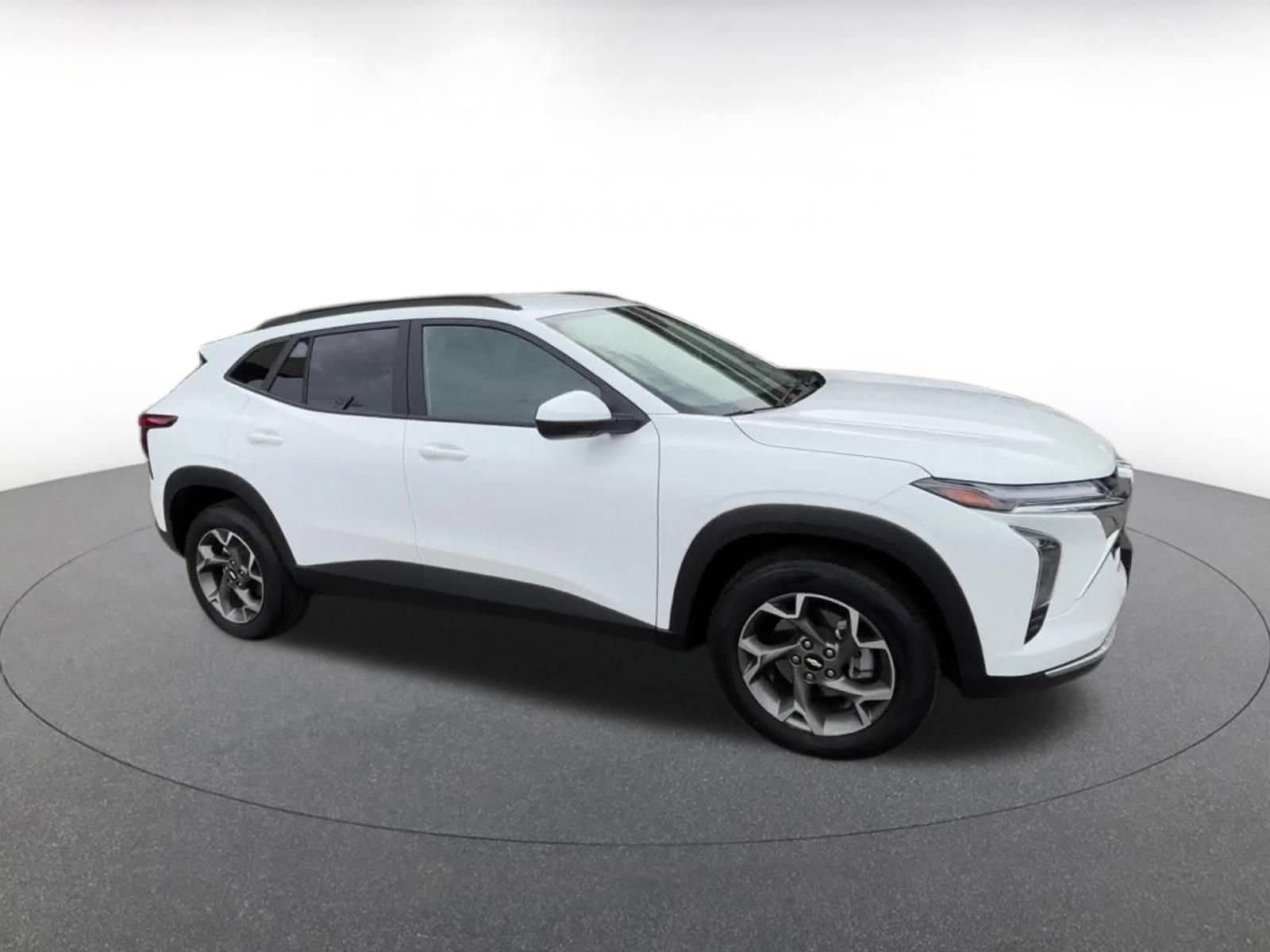 Thumbnail: 2025 Chevrolet Trax - 2