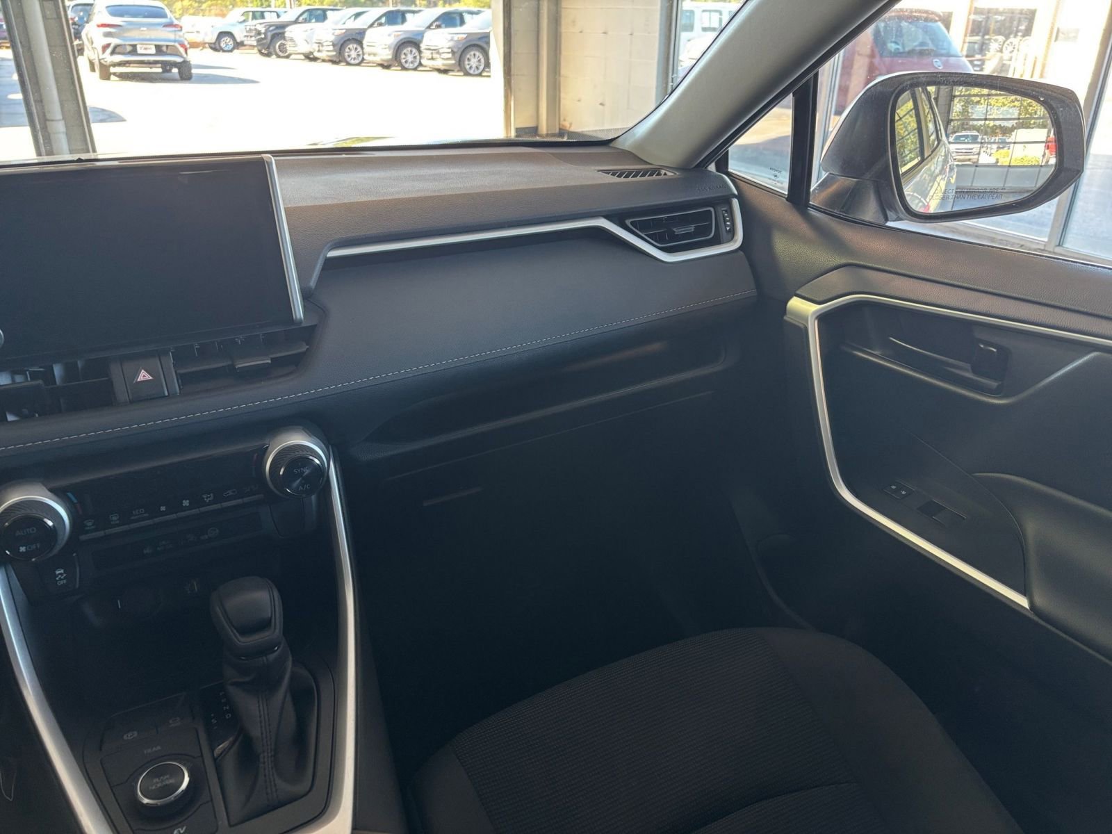 Thumbnail: 2025 Toyota RAV4 - 34