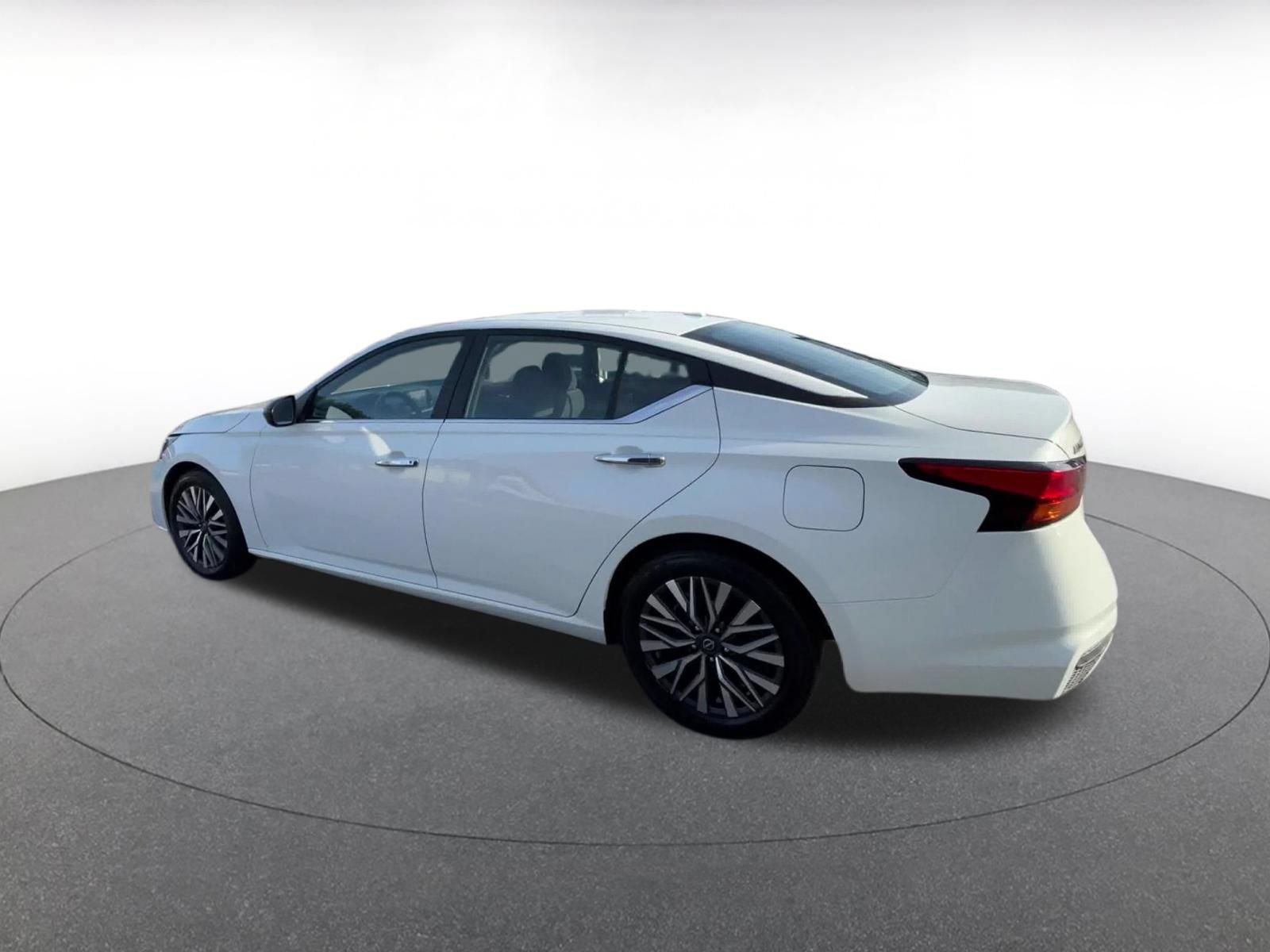Thumbnail: 2025 Nissan Altima - 10