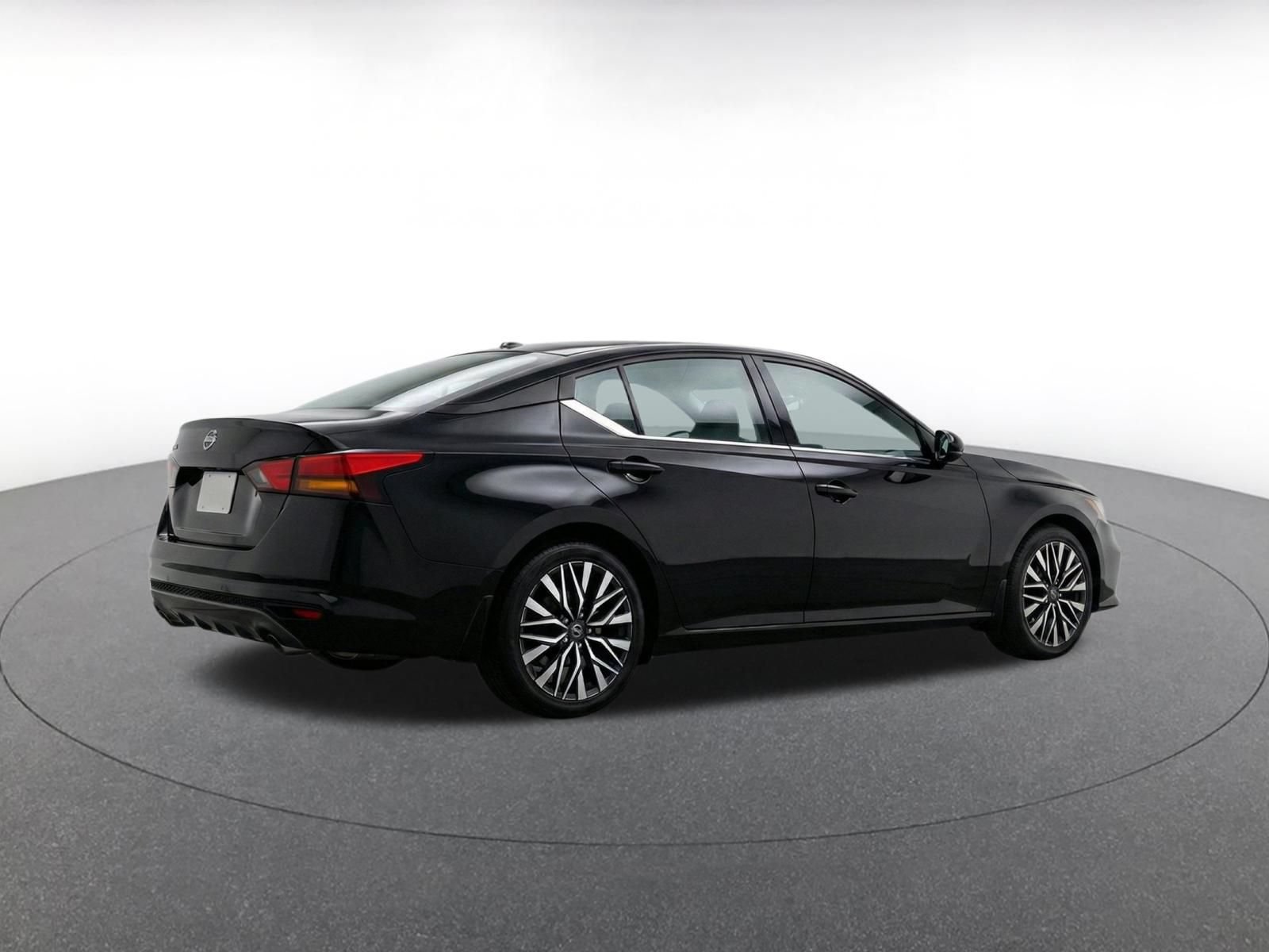 Thumbnail: 2025 Nissan Altima - 8
