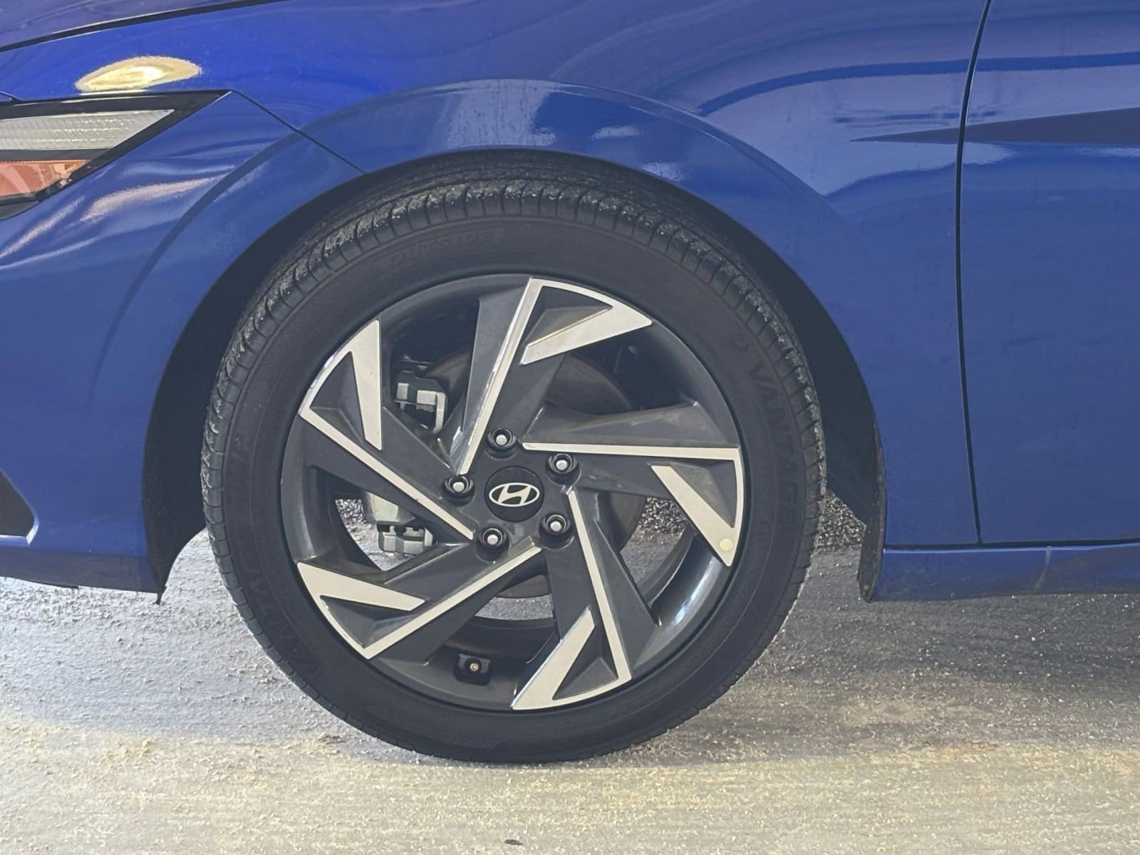 Thumbnail: 2025 Hyundai Elantra - 32