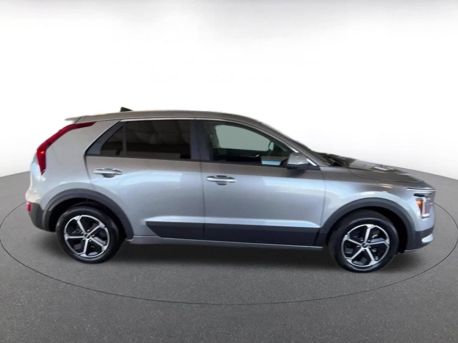 Thumbnail: 2026 Kia Niro - 16