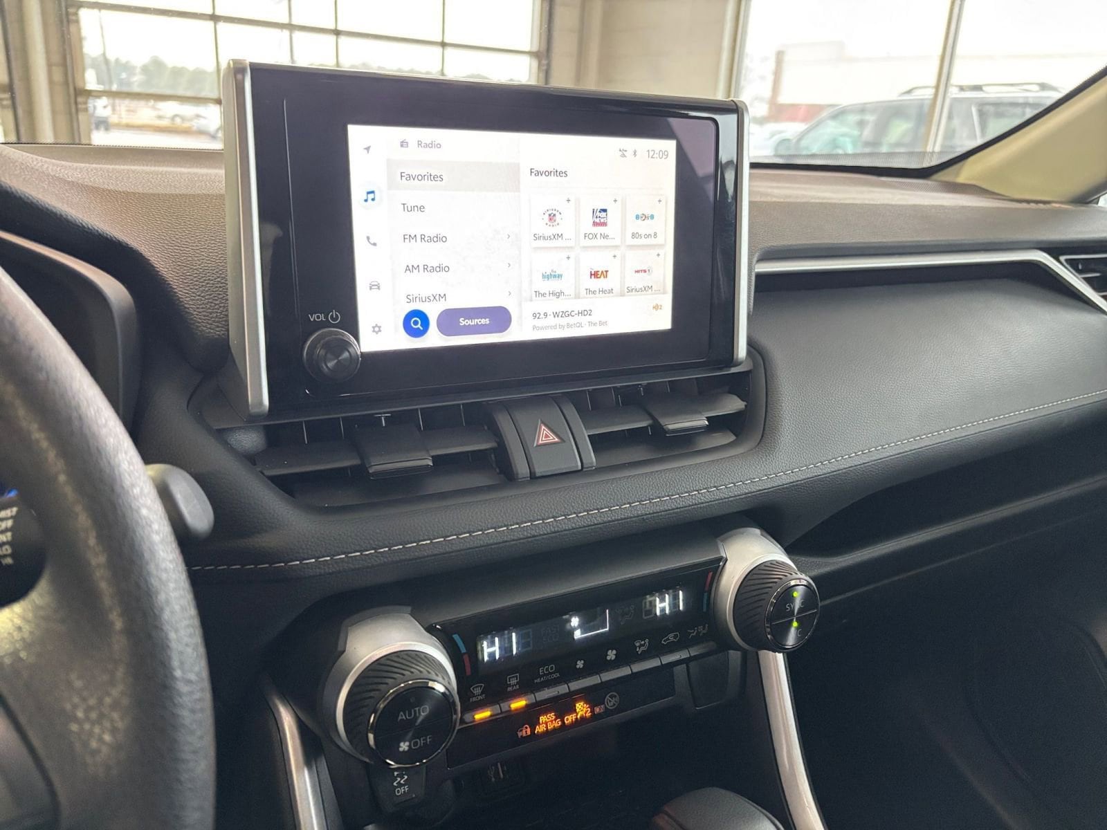 Thumbnail: 2025 Toyota RAV4 - 21