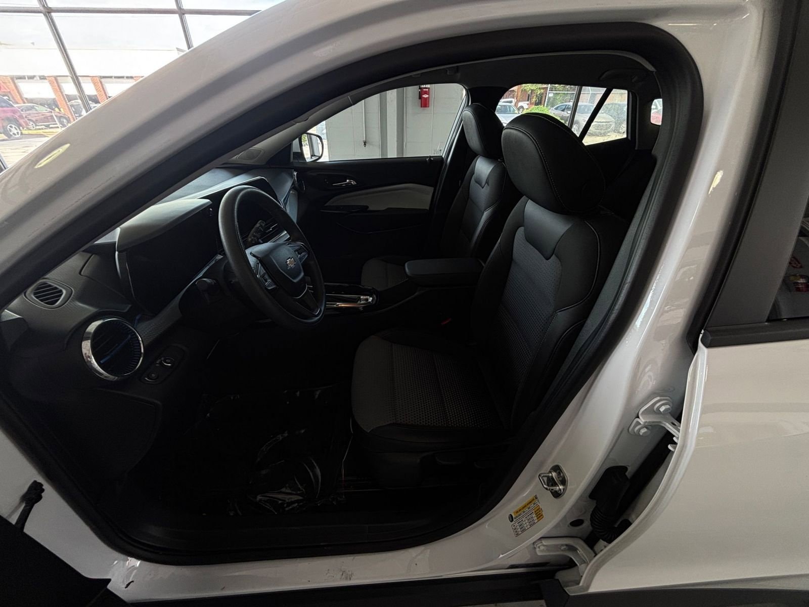 Thumbnail: 2025 Chevrolet Trax - 27