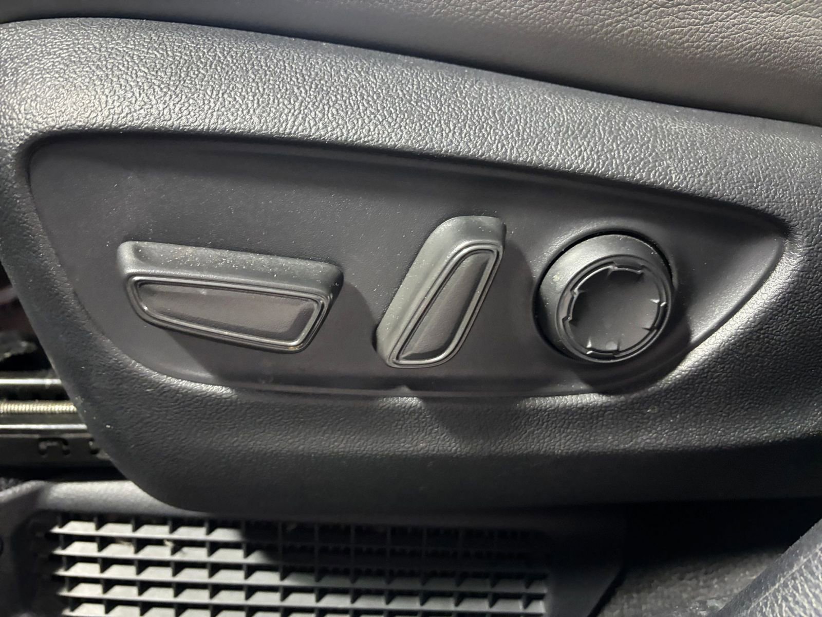 Thumbnail: 2025 Toyota Sienna - 23