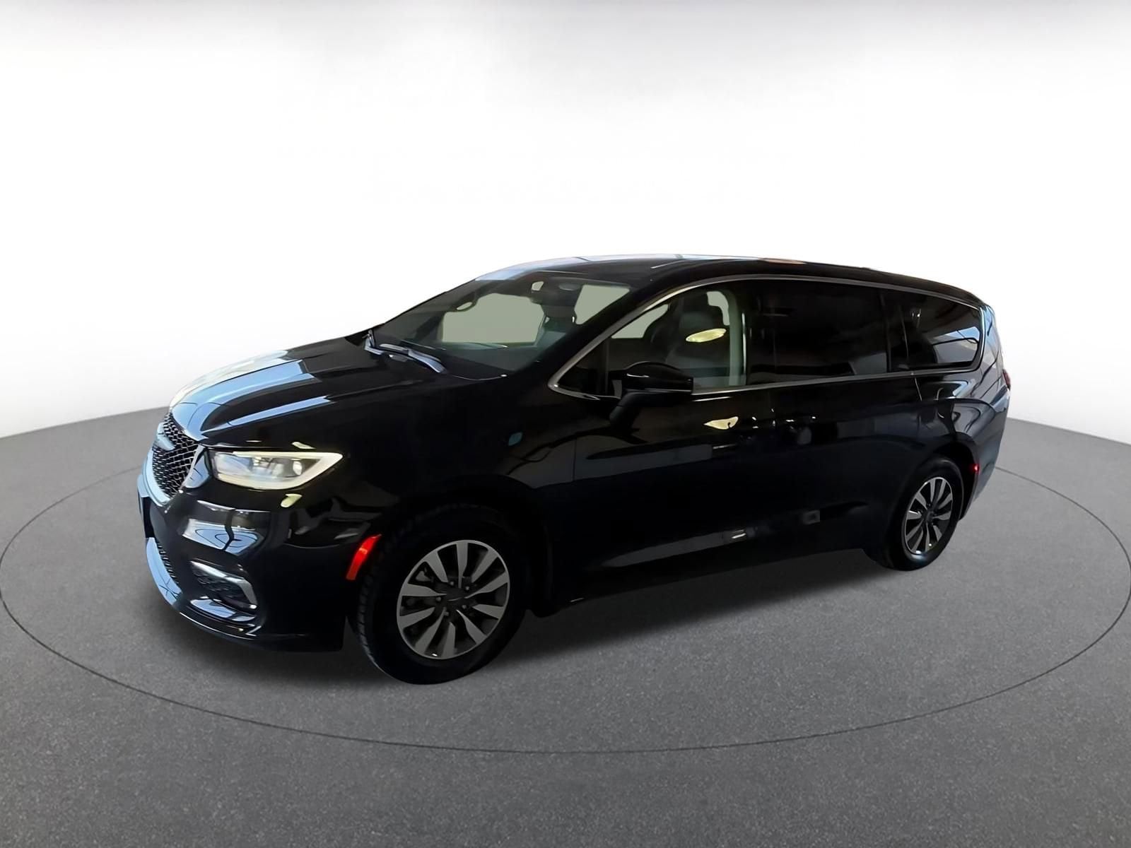 Thumbnail: 2023 Chrysler Pacifica - 12