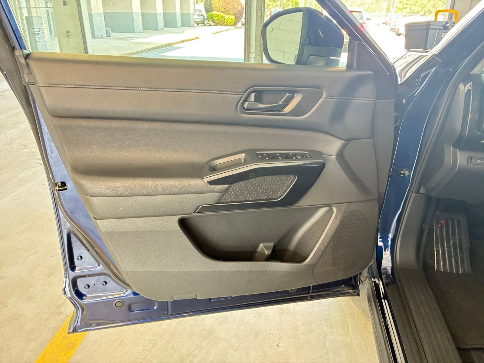 Thumbnail: 2025 Nissan Pathfinder - 25