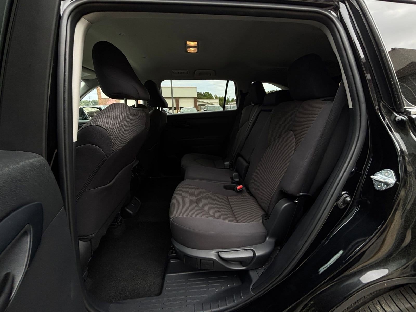 Thumbnail: 2025 Toyota Highlander - 32