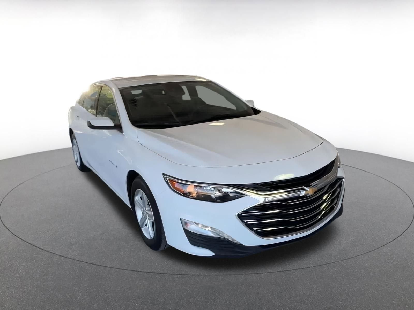 Thumbnail: 2024 Chevrolet Malibu - 3