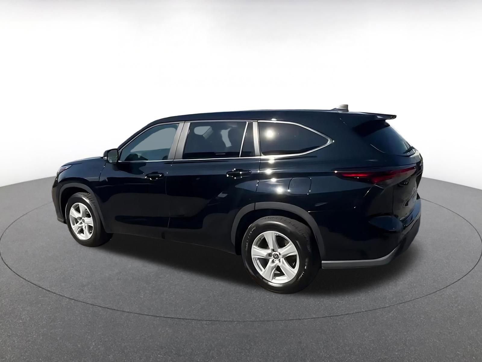 Thumbnail: 2025 Toyota Highlander - 10