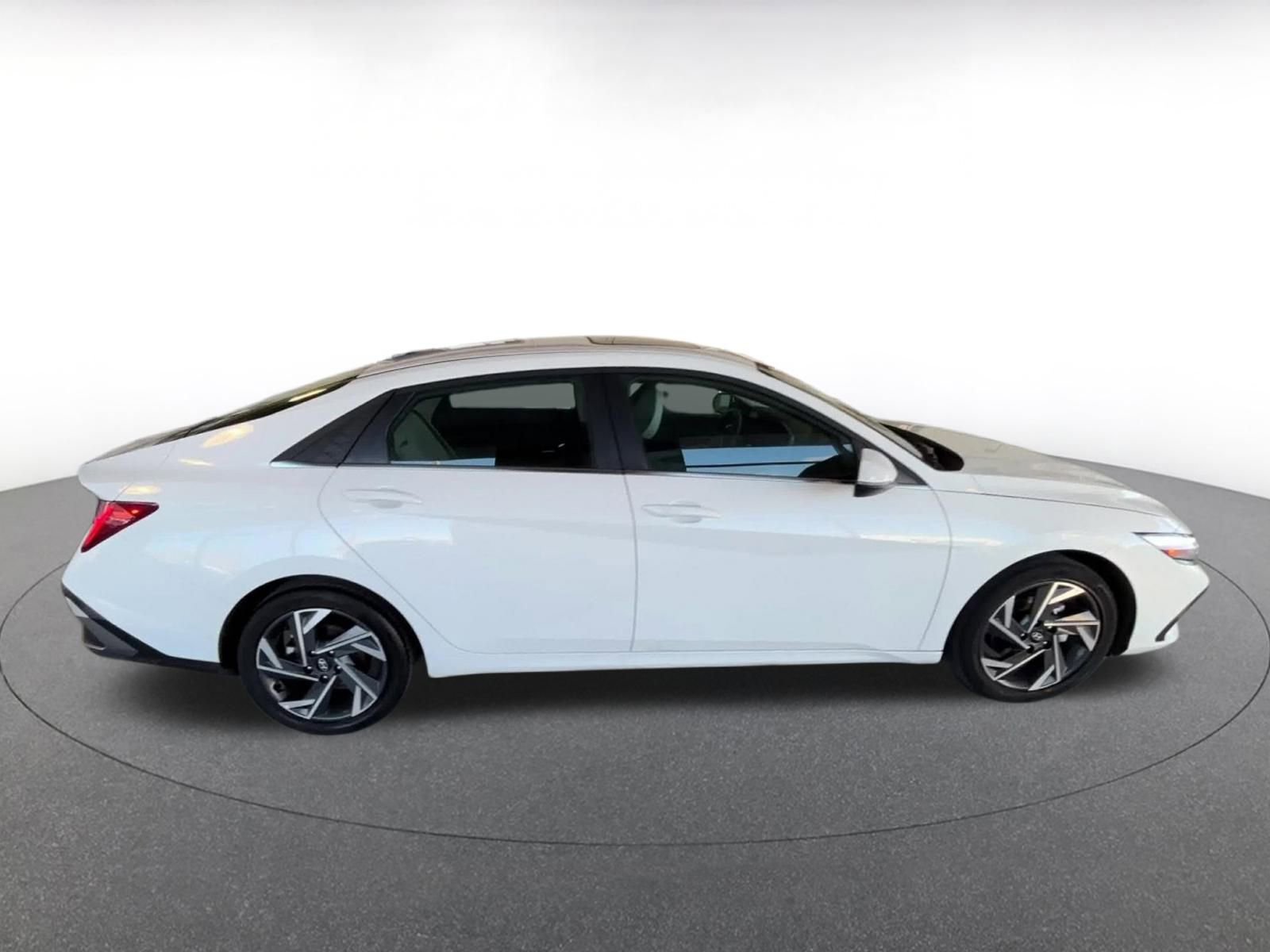 Thumbnail: 2025 Hyundai Elantra - 17