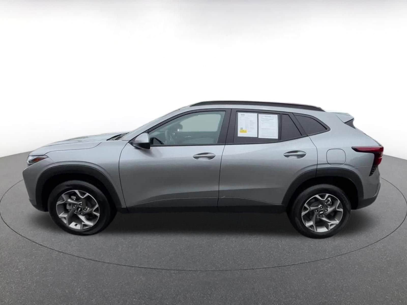 Thumbnail: 2025 Chevrolet Trax - 8